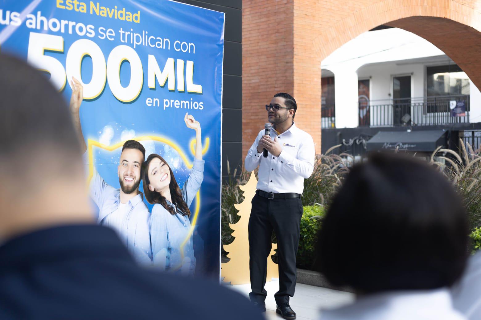 Banco CUSCATLAN lanza promoción: ¡En esta Navidad tus ahorros se triplican!