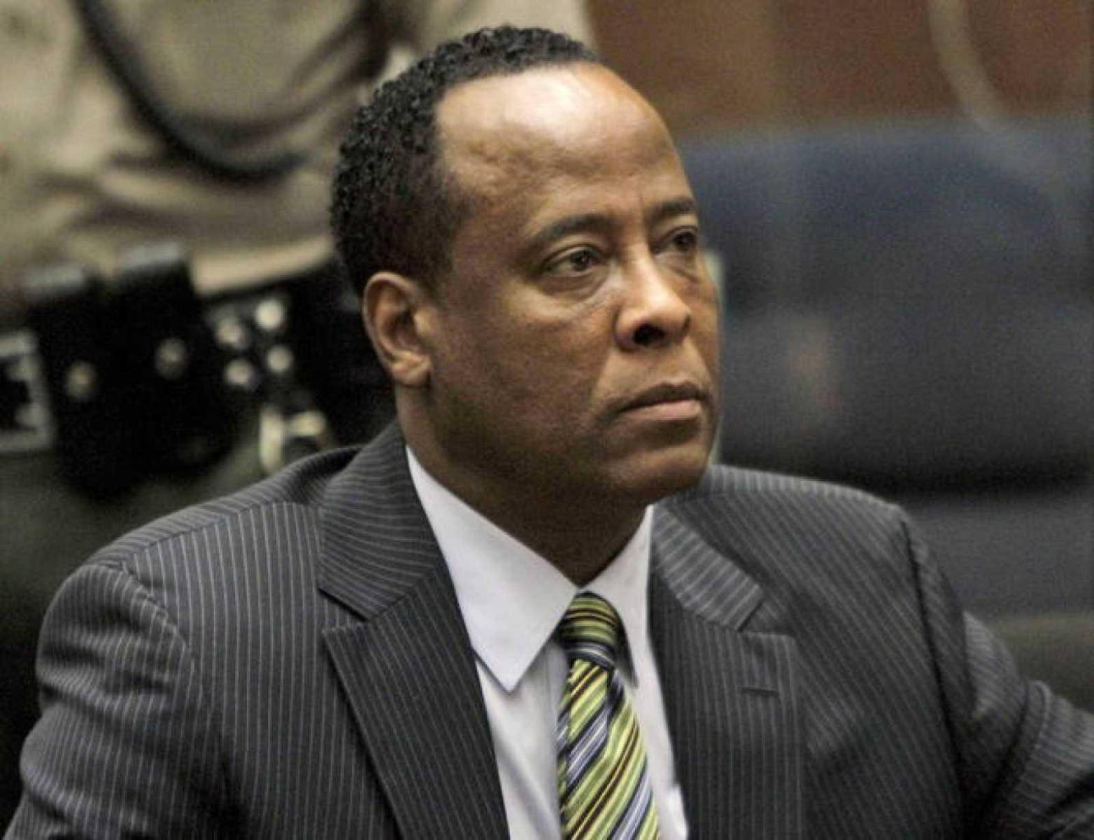 <b>Conrad Murray</b>Aunque no es una celebridad como tal en el 2009 su nombre se hizo demasiado conocido luego de la muerte de Michael Jackson, Conrad era el cardiólogo del Rey del Pop y quien le receto analgésicos que provocaron el fallecimiento del cantante.Lo sentenciaron a 4 años de prisión y el pago de más de 100 millones de dólares en restitución para los hijos de Michael Jackson.