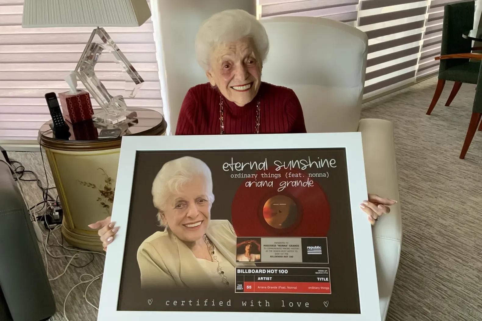 Marjorie Grande quien erá abuela de la cantante Ariana Grande falleció el 17 de junio de 2025 a sus 99 años, rodeada de su familia en su hogar. La noticia fue confirmada por su hija Joan Grande y compartida también por Ariana en su cuenta oficial de Instagram. 