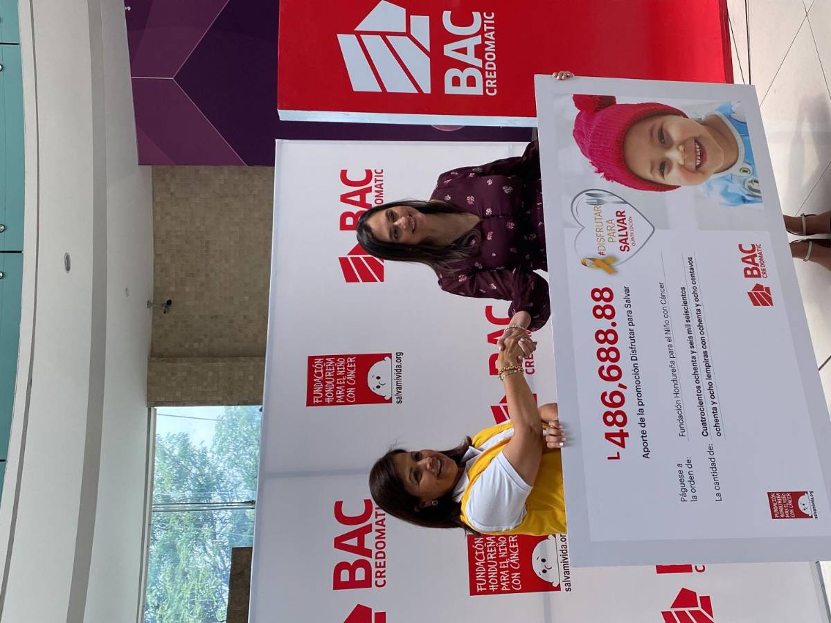 Nubia Mendoza, presidente de la Fundación Hondureña del Niño con Cáncer, y Valeria Ríos, Vicepresidente de Mercadeo y Comunicación BAC.