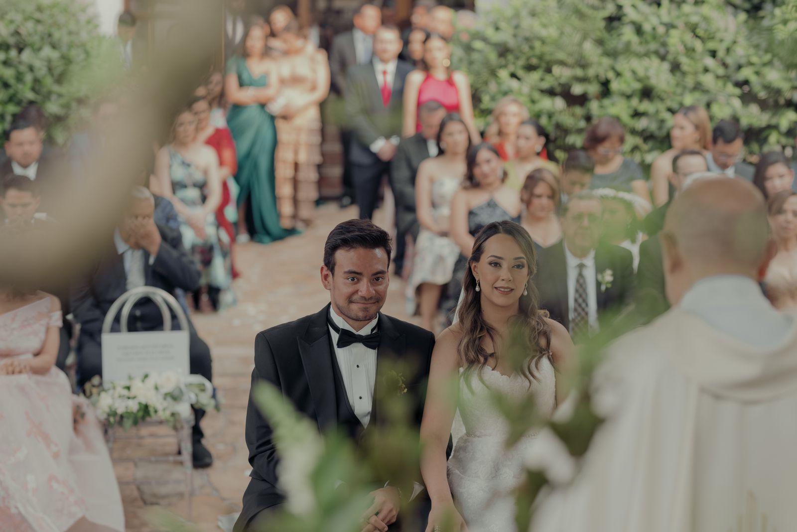 El jardín del hotel Hilton Princess en Guatemala, fue el escenario elegido por los novios Jorge Alfredo Quin Mejía y Ariana Raquel Torres López, para unir sus vidas en sagrado matrimonio.