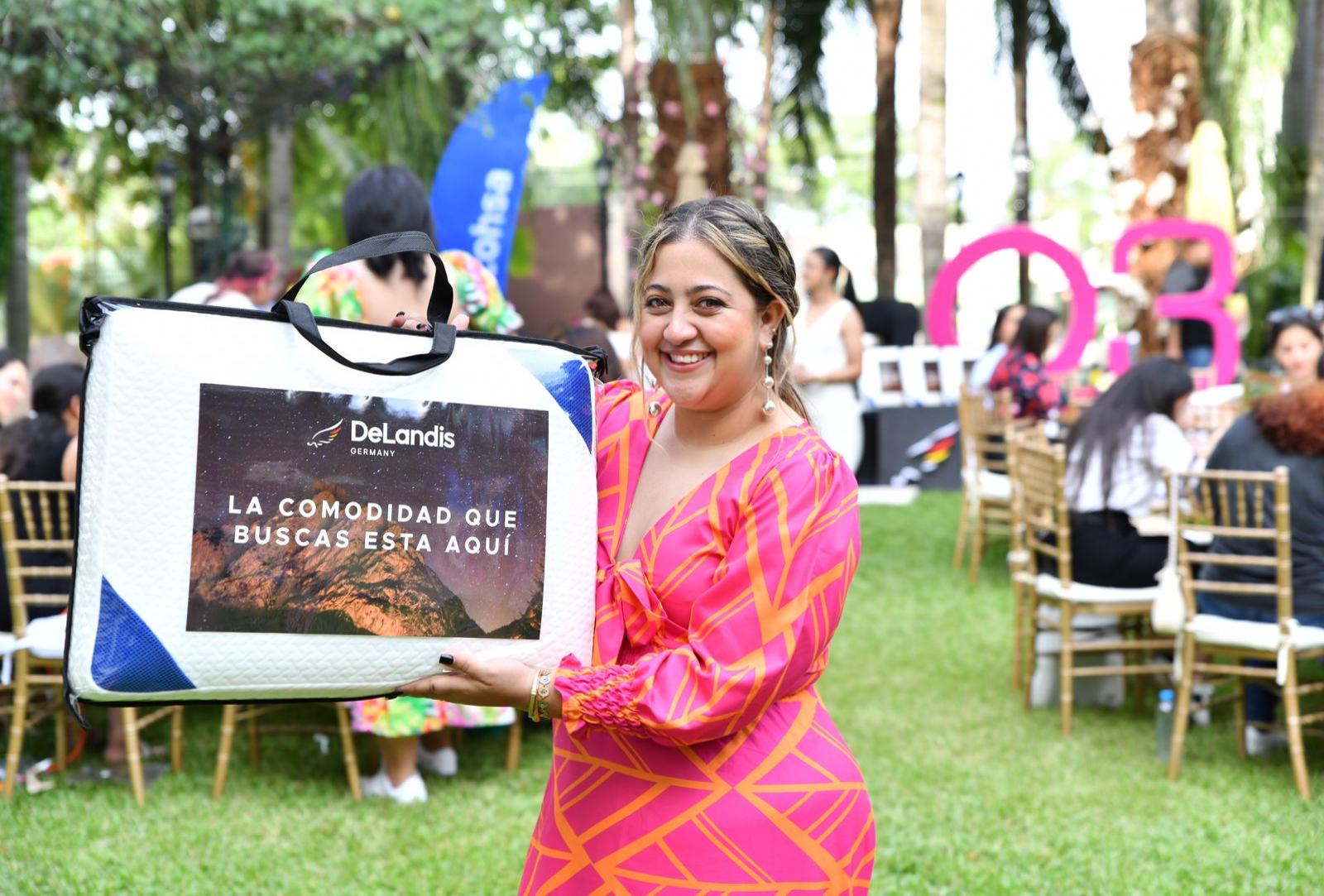Andrea Díaz, co-fundadora de Velvet Box y anfitriona del evento.