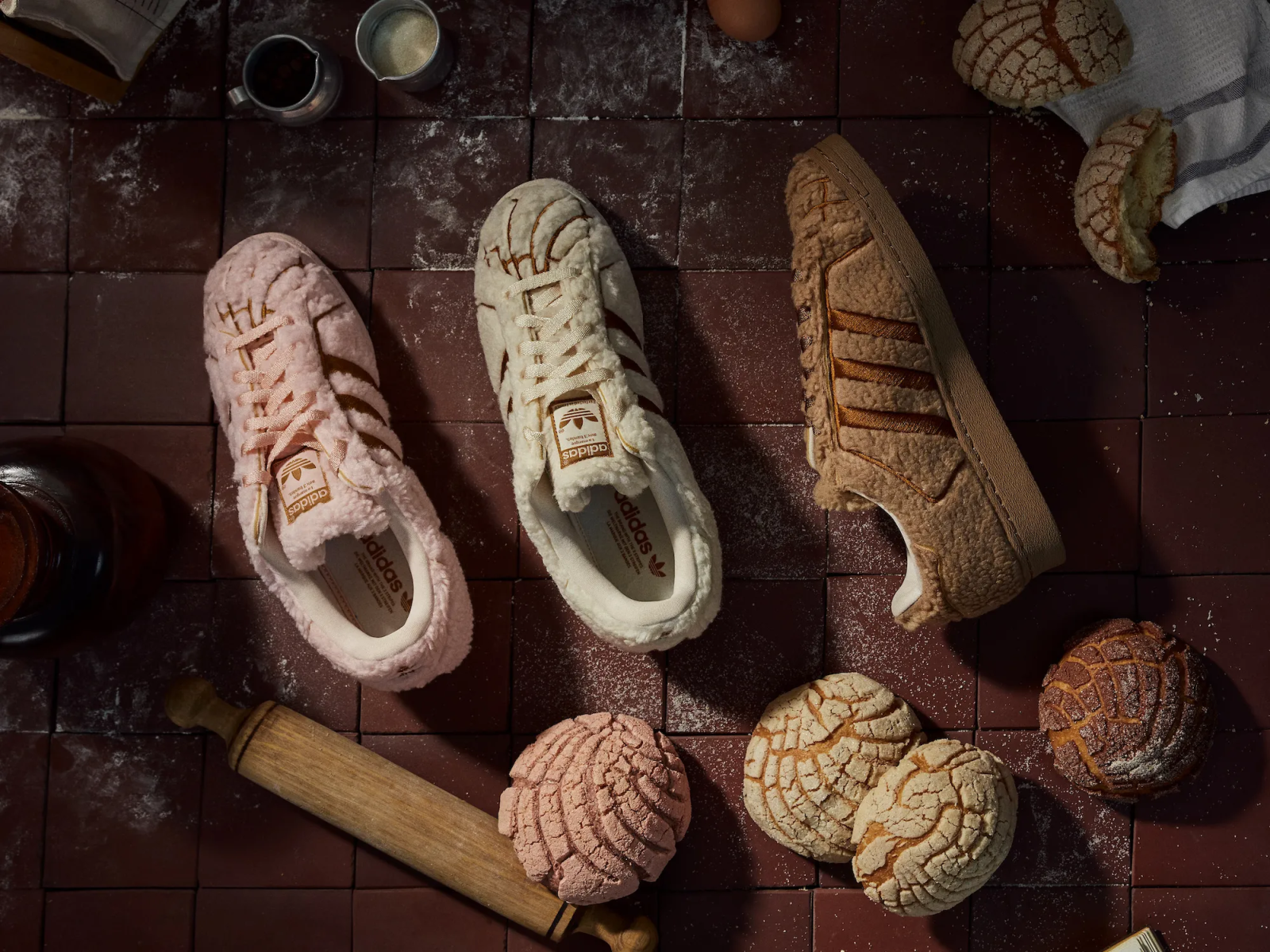 Una fusión de moda y gastronomía: Adidas lanza zapatos inspirados en pan dulce