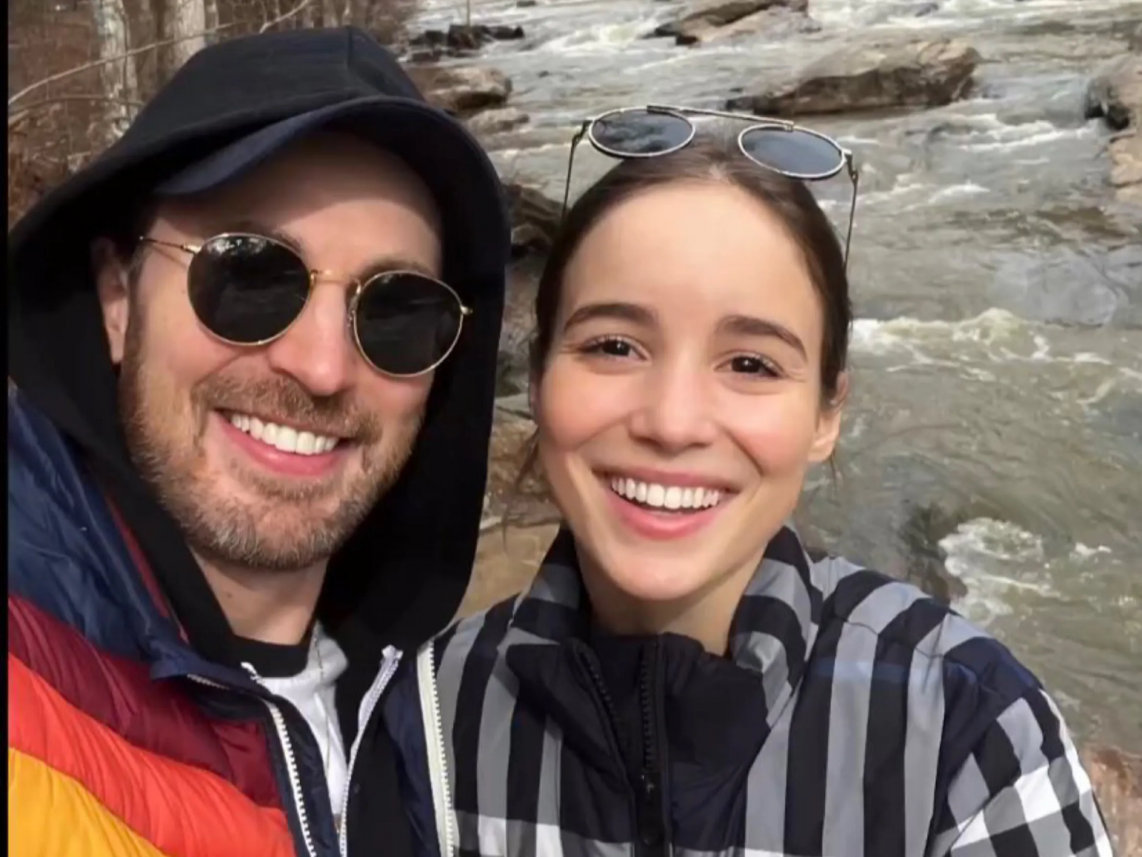 <b>Chris Evans se casa</b>El corazón de millones se rompió cuando se anunció que Chris Evans había contraido matrimonio en secreto con su novia de dos años, Alba Baptista. Llévalo a la luna por nosotras, Alba. 