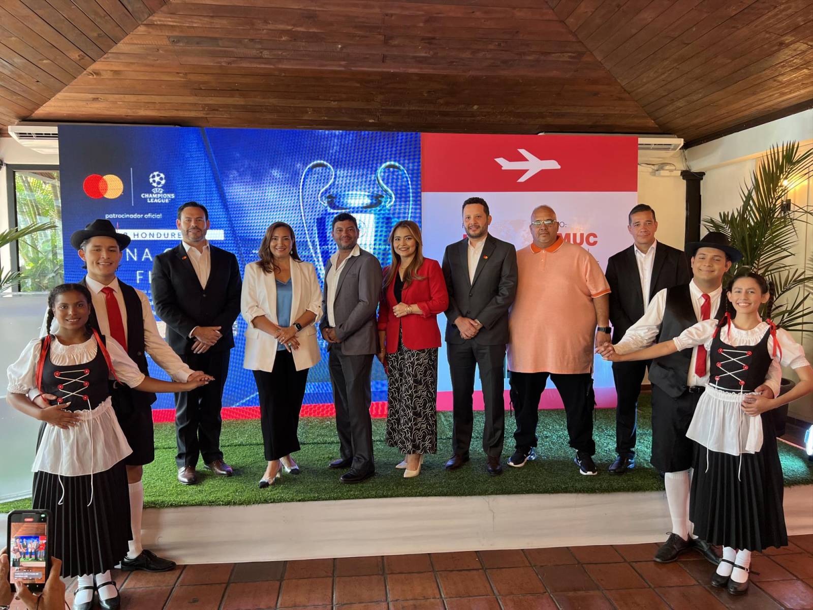 Clientes BAC vivieron la gran final de la UEFA Champions League 2025 en Múnich gracias a Mastercard