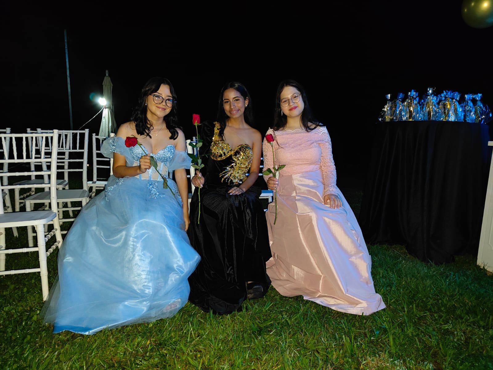 Rocio Bulnes, Isabella Sauceda y Aurora Oqueli.