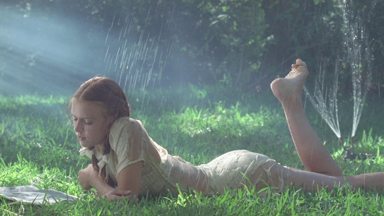 <b>Dominique Swain en Lolita</b>Dominique de 14 años interpretó esta cinta que gira alrededor de la obsesión que tiene Humbert, un docente de mediana edad, por la menor protagonista. La película tenía varias escenas del hombre con la menor que causaron polémica, sin embargo, la producción utilizó una doble de cuerpo de 19 años para no infringir la ley de prevención de la pornografía infantil.
