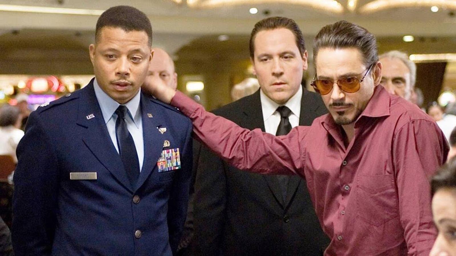 Robert Downey Jr. y Terrence HowardEn una entrevista para el programa Watch What Happens Live, Terrence aseguró que Downey lo echó de la secuela de Iron Man y solo recibió la octava parte de las ganancias de la película.