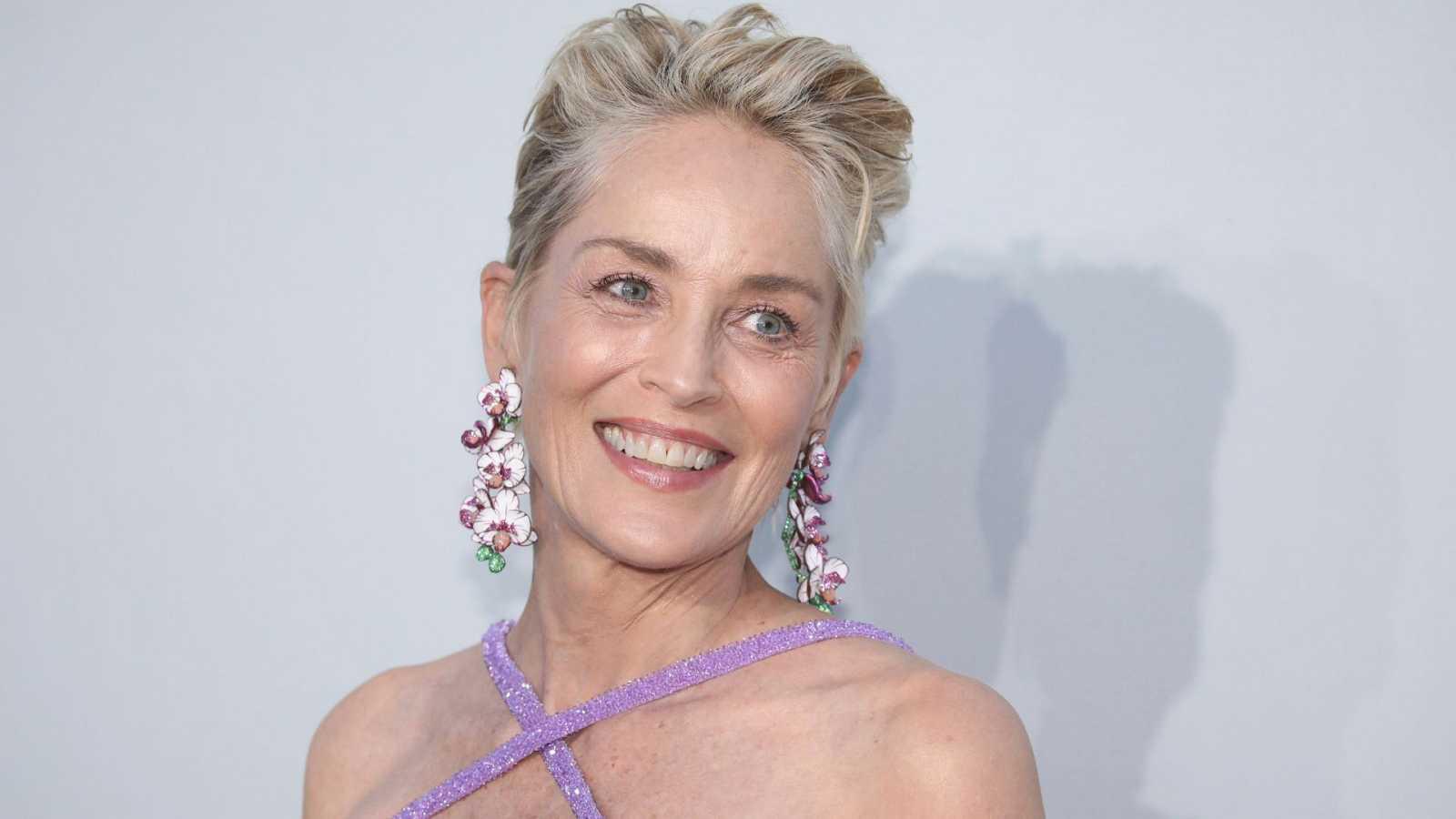 Sharon Stone insinuó que un terremoto que sufrió China fue una de las consecuencias merecidas de la nación por haber maltratado al país de Tíbet en 2008. Debido a eso Christian Dior anuló el contrato comercial que tenía con la actriz.