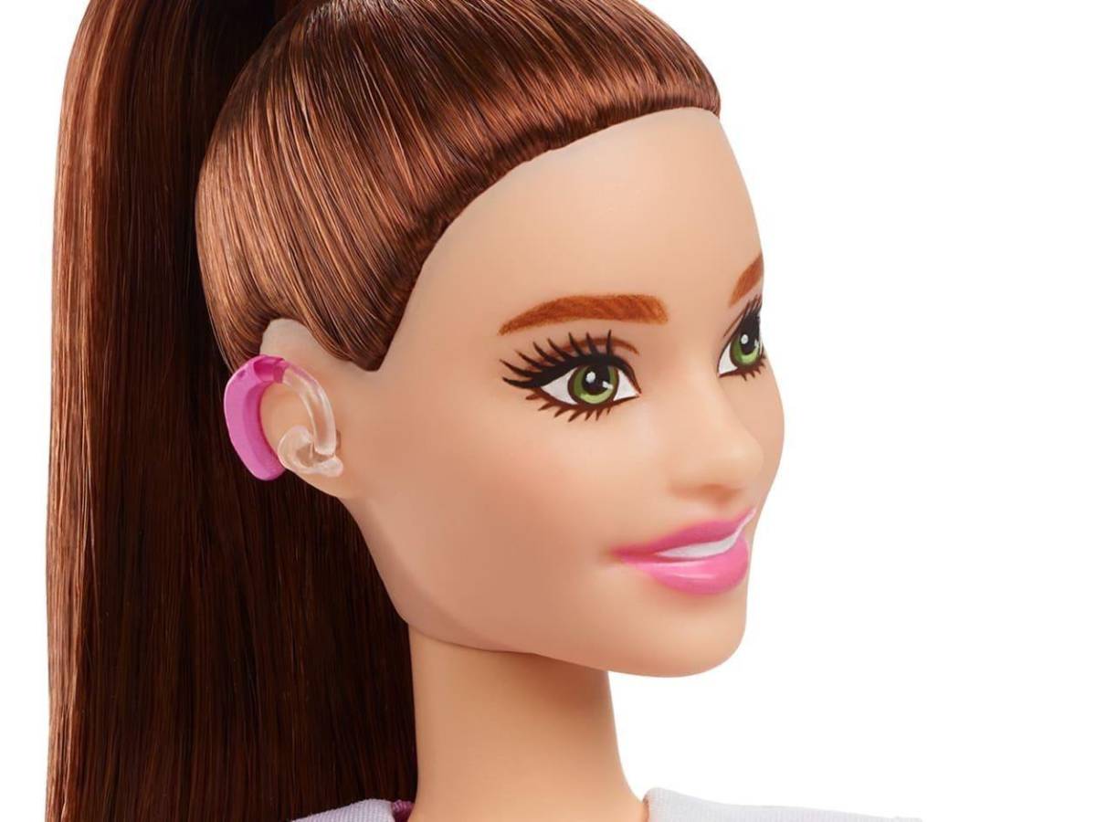 Barbie con discapacidad auditiva.
