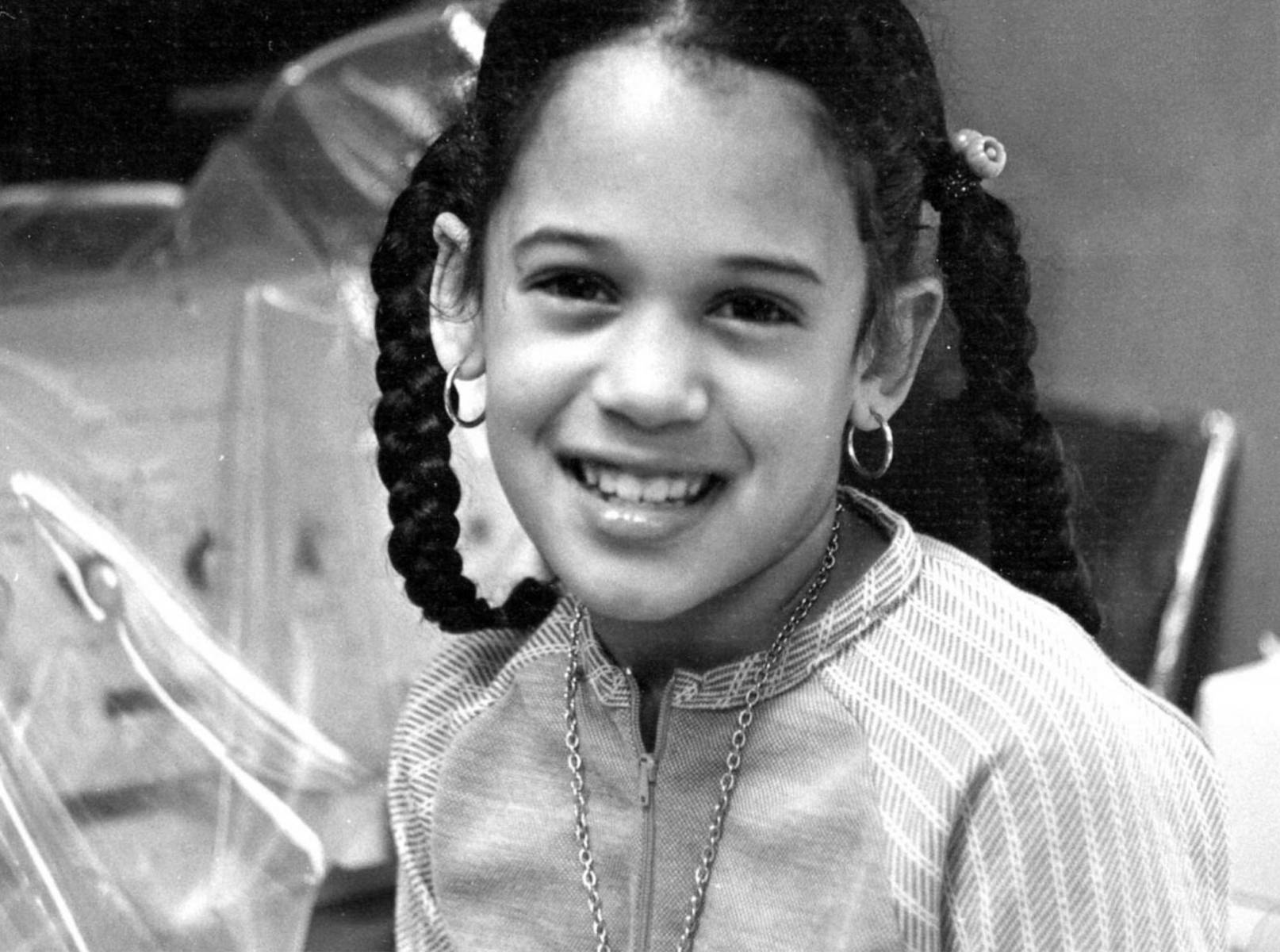 Kamala Devi Harris nació el 20 de octubre de 1964 en Oakland, California. Hija de Shyamala Gopalan, una investigadora en cáncer de mama de origen indio, y Donald Harris, un economista jamaiquino.