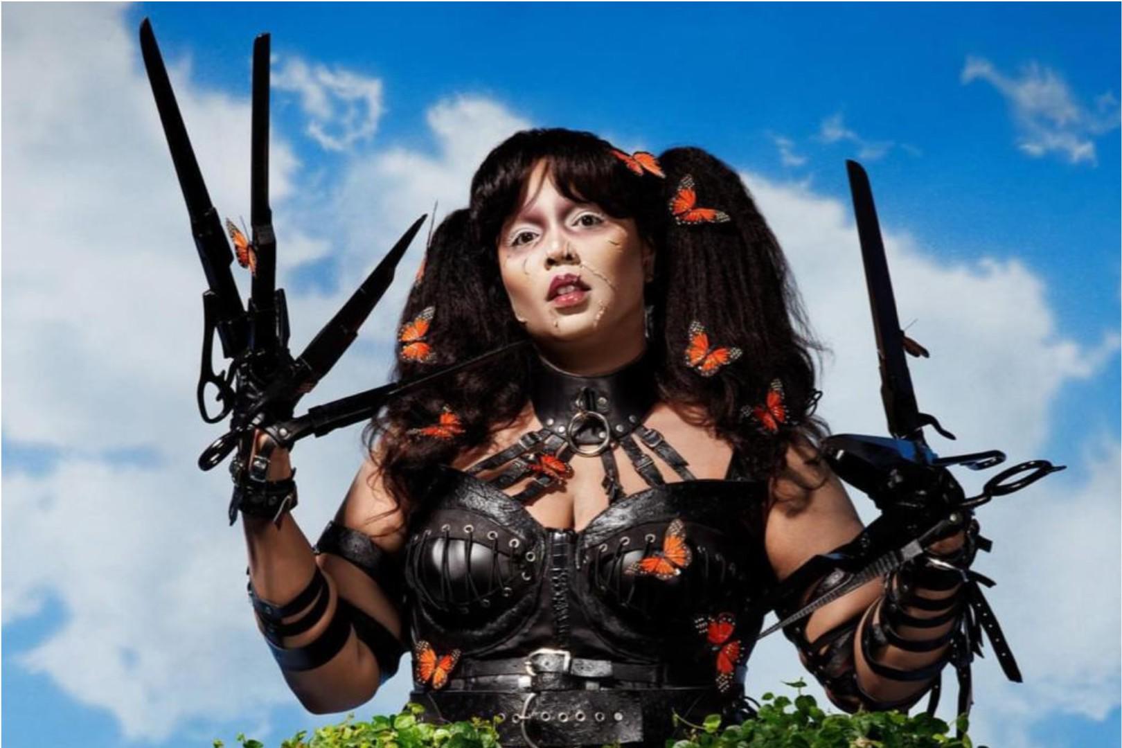 Lizzo: Deslumbró a sus redes sociales con su disfraz de Edward Scissorhands. 