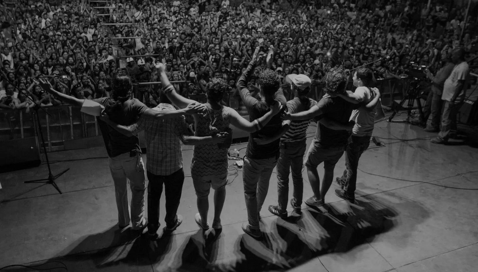 La banda fue fundada en 2007 en Caracas, Venezuela, y se caracteriza por no quedarse con un solo género musical, mezclando funk, pop, reggae, rock, soul y ritmos caribeños en sus temas.