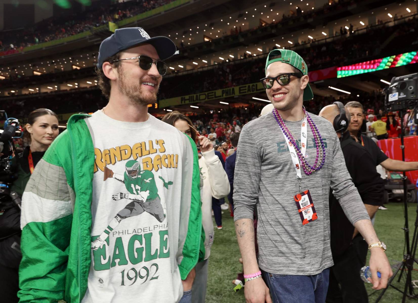 <b>Miles Teller</b>: El actor, conocido por su papel en “Whiplash”, asistió al evento junto a su esposa, Keleigh Teller, mostrando su apoyo a los Philadelphia Eagles.
