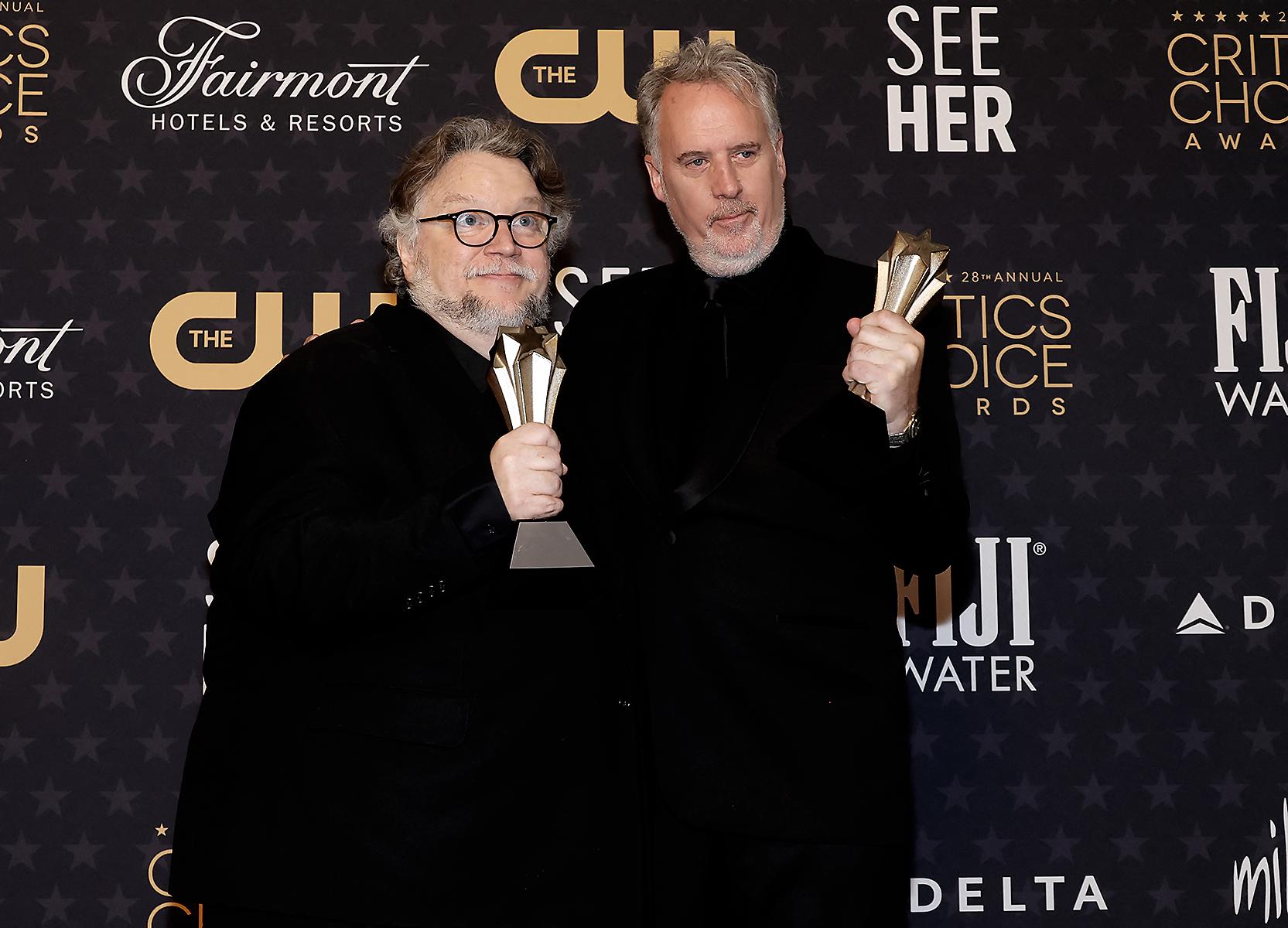 Guillermo del Toro y Mark Gustafson, ganadores del premio como Mejor Película Animada 