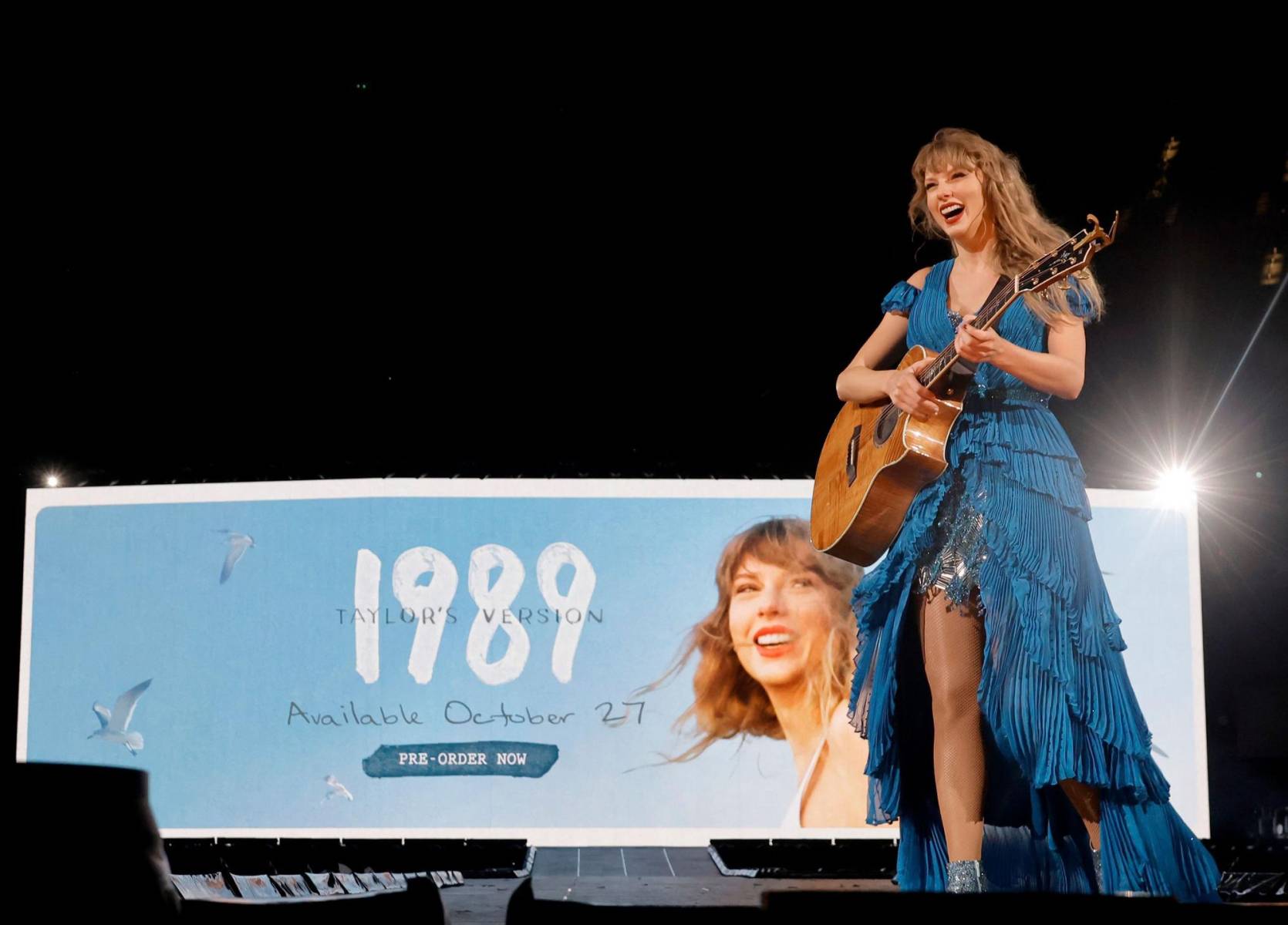 Swift anunció que grabaría y volvería a lanzar sus álbumes en 2019 con la esperanza de poseer sus masters, lo que significaría que tendría control total sobre su trabajo. Desde entonces, Swift ha relanzado cuatro de sus álbumes etiquetándolos como “Taylor’s Version”. 