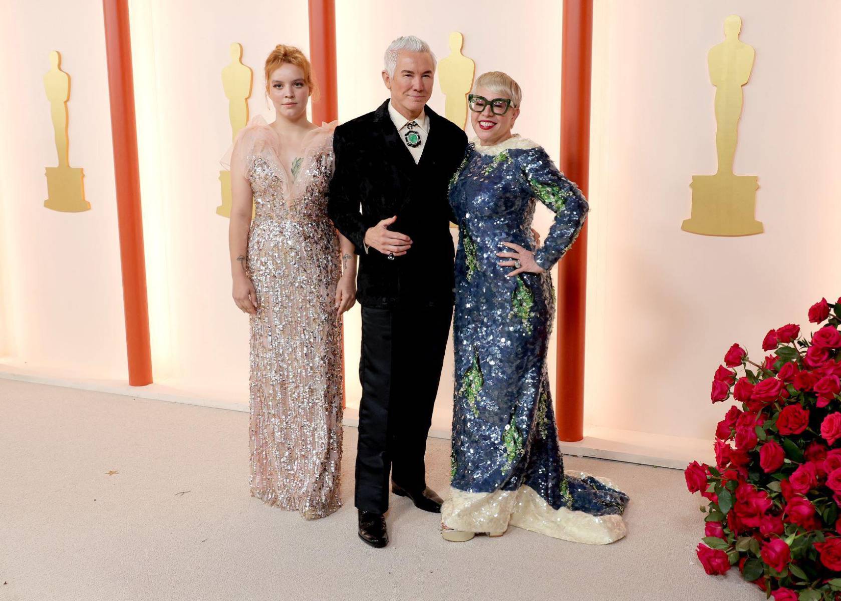 El director nominado al Óscar por Elvis, Baz Luhrmann con su hija Lilly y su esposa, la diseñadora de vestuario, Catherine Martin