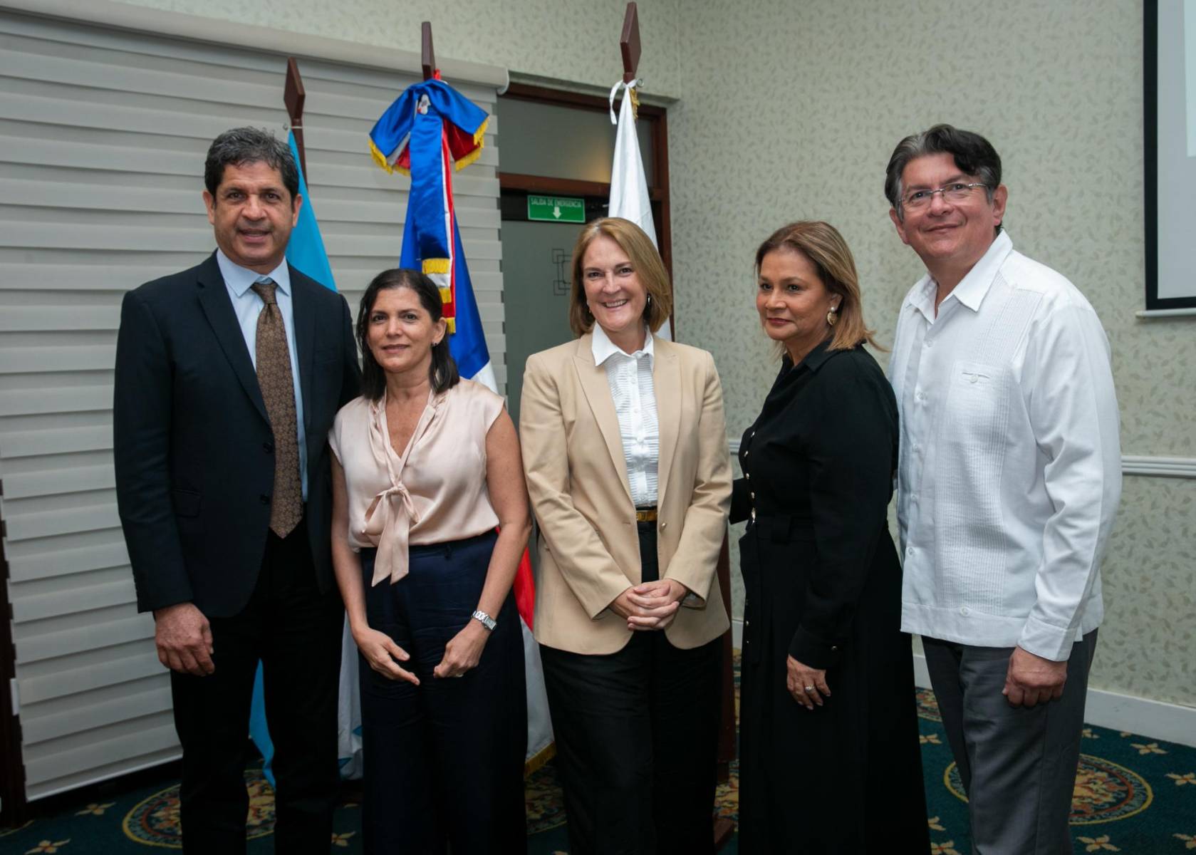 José Martin y Verónica Chicas con Nora Medina y Blanca y Ricardo Mejía.