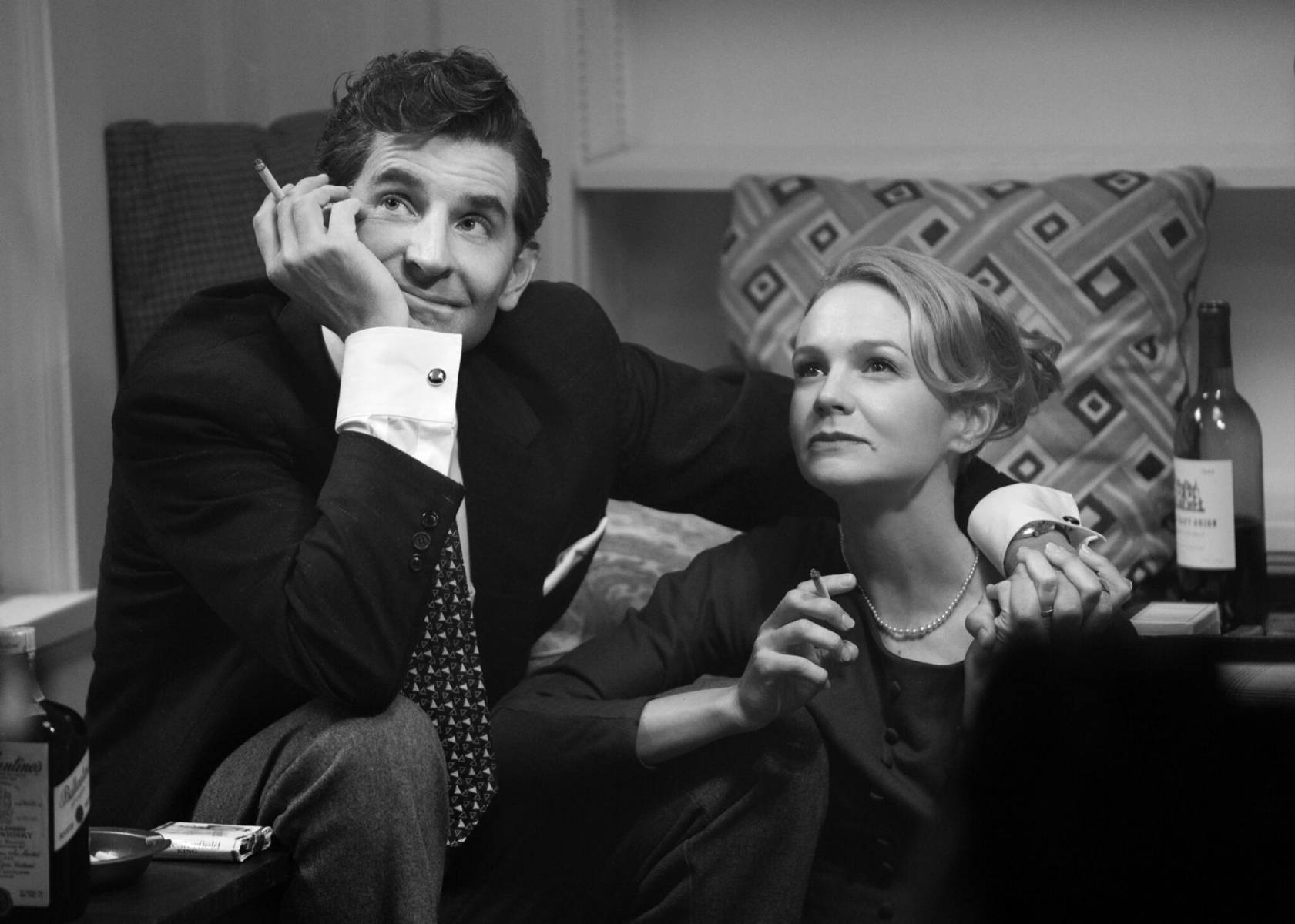 6. MAESTRO. La última apuesta de Bradley Cooper para conquistar a los votantes del <b>Óscar</b> es la película biográfica de Leonard Bernstein, que dirigió, coescribió y protagonizó. ”Maestro” consiguió la impresionante cifra de siete nominaciones, pero parece destinada a ganar apenas la estatuilla al mejor maquillaje.