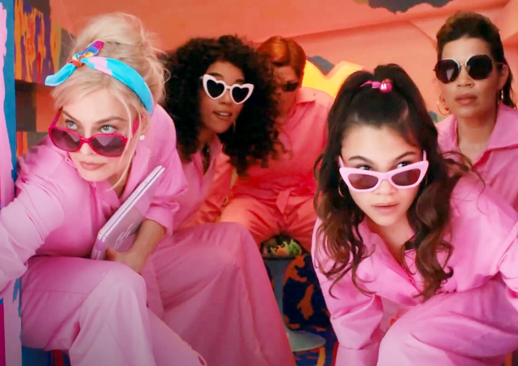 Además de los premios y nominaciones mencionados, Barbie”también ha cosechado un gran éxito en taquilla. A nivel mundial, la película recaudó más de $1.446 millones, convirtiéndola en el mayor estreno del año.