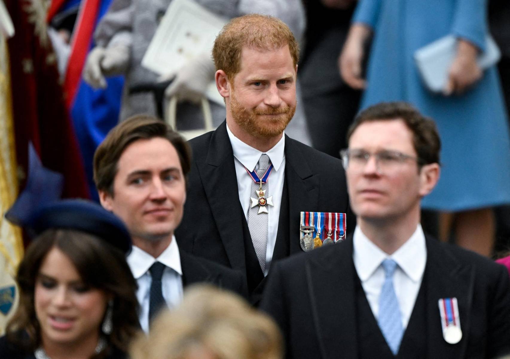 Harry apenas estuvo 48 horas en Inglaterra, incluyendo las 20 que pasó en vuelo entre California y Londres, ida y vuelta. El príncipe partió hacia el aeropuerto apenas terminó la histórica coronación en Westminster, para poder llegar al cumpleaños de su hijo Archie.