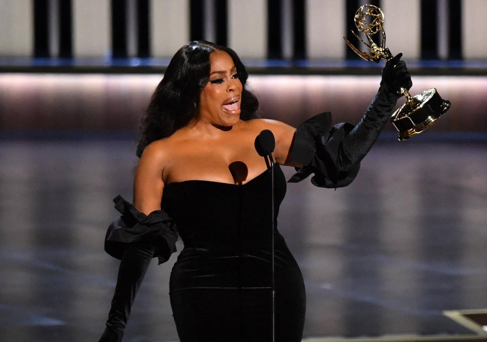 Niecy Nash-Betts, Mejor Actriz de Reparto en una Serie o Película Limitada o de Antología por Monster: The Jeffrey Dahmer Story.