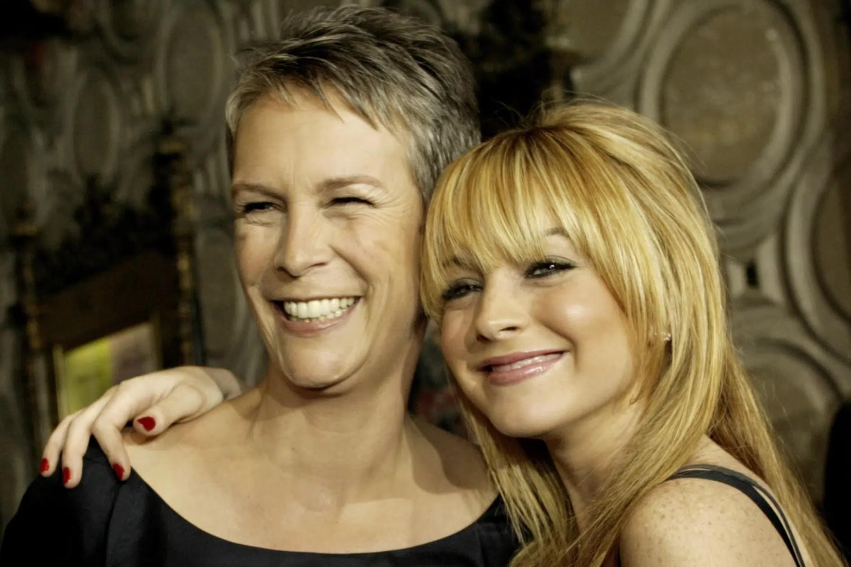 2003El estreno de la película Freaky Friday con Jamie Lee Curtis, un éxito en taquilla que elevó el nombre de la actriz al poder interpretar un rol complejo a lado de una actriz de renombre. 