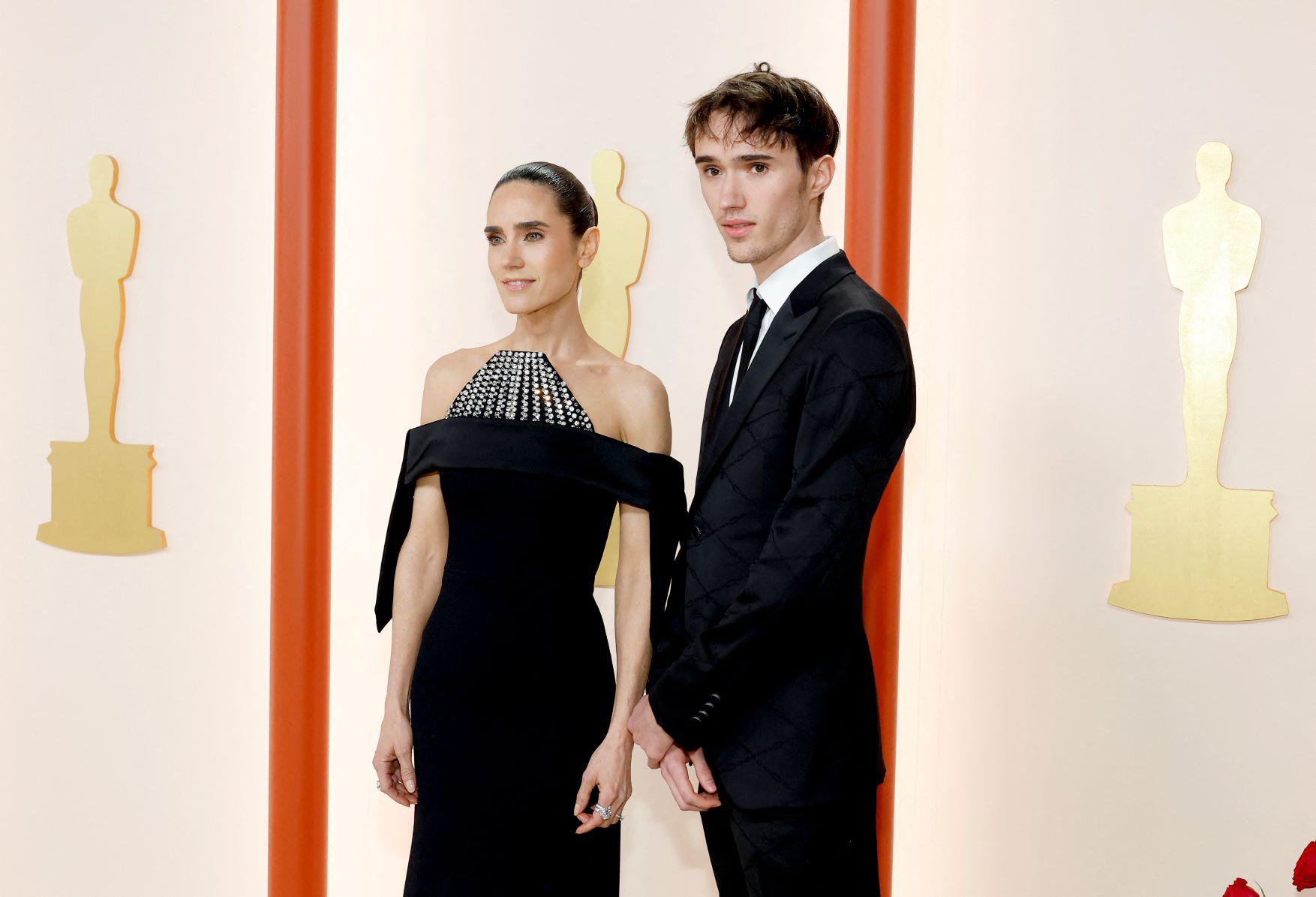 Jennifer Connelly con su hijo Stellan