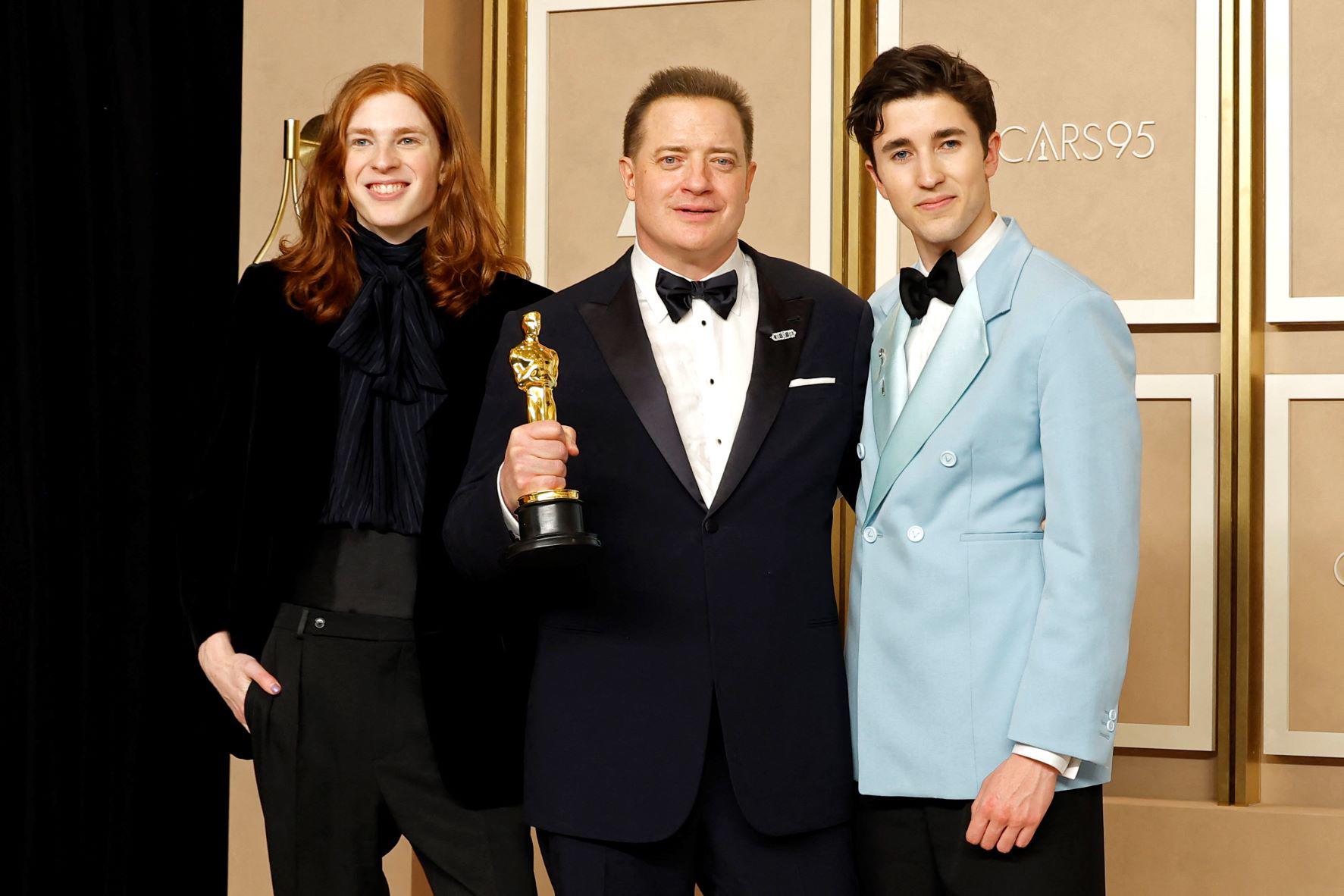 El ganador del Óscar como Mejor Actor, Brendan Fraser junto a sus guapos hijos Holden Fletcher y Leland Francis