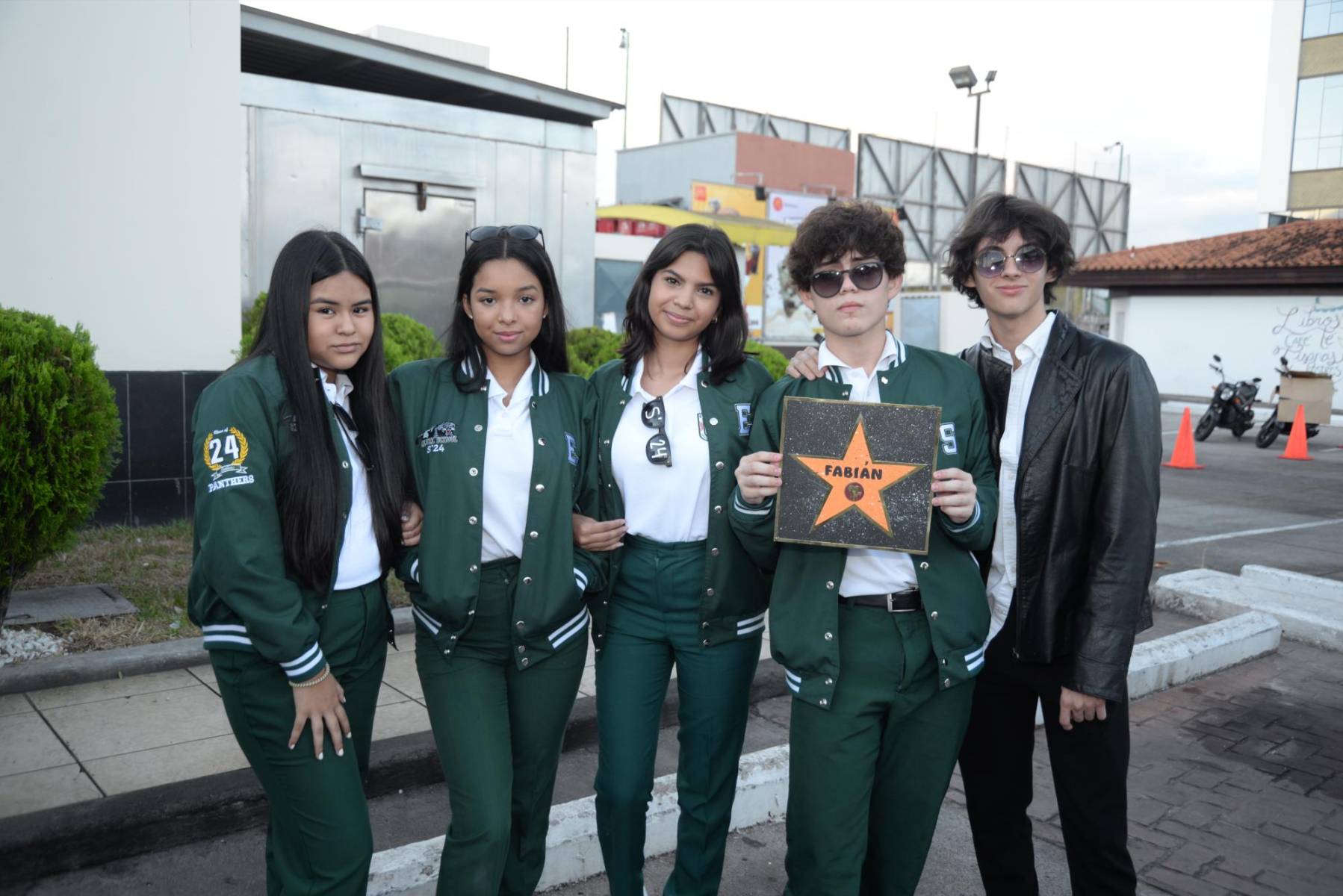 Ana Podas, Mía Cano, Celeste Maradiaga, Dennis Hernández y Estefano Cósenza.