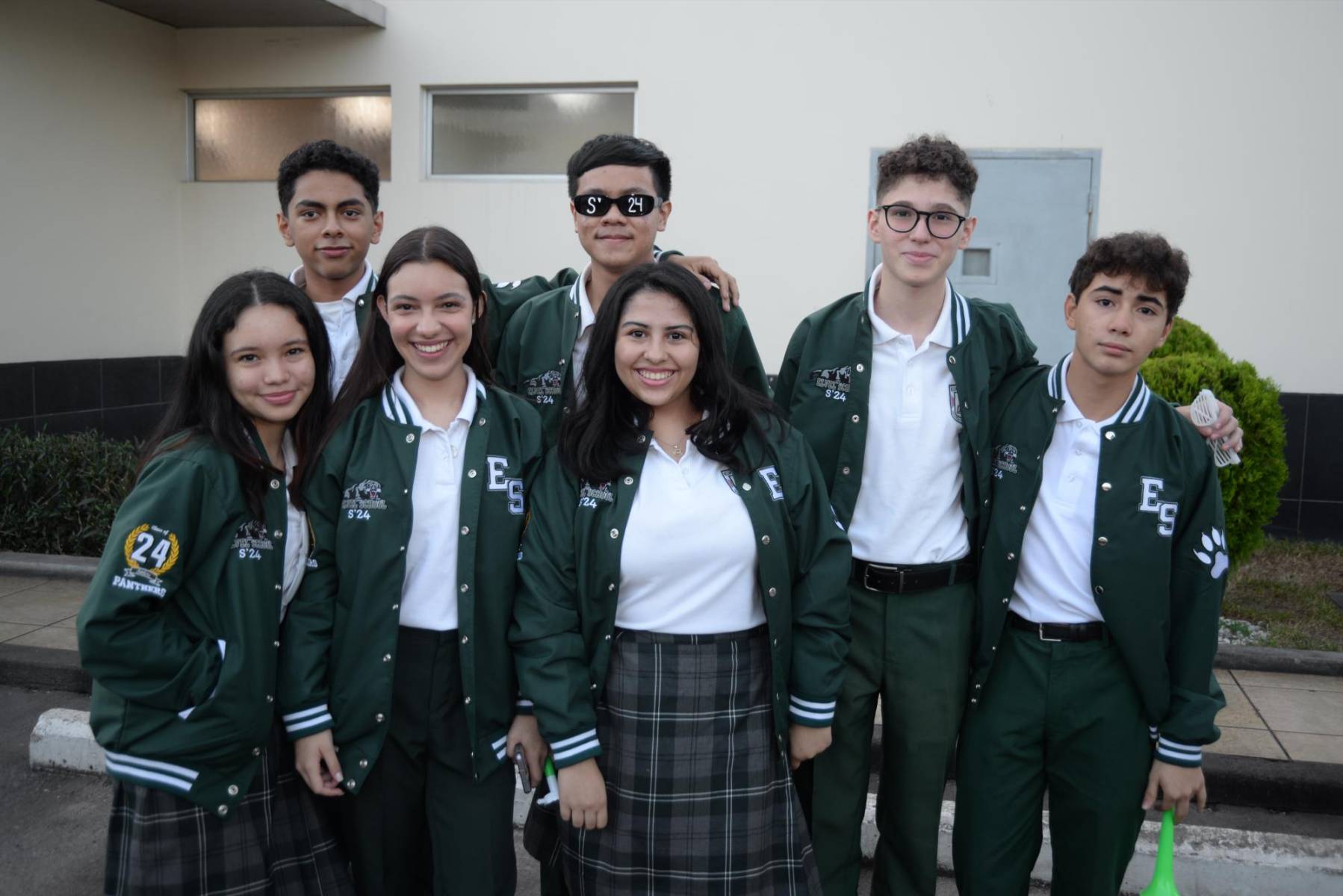 Andrea Flores, Gabriel Oliva, Leah Aguilar, Yeheng Yang Lee, Claudia Rodríguez, Diego Bellino y Emilio Mejía.