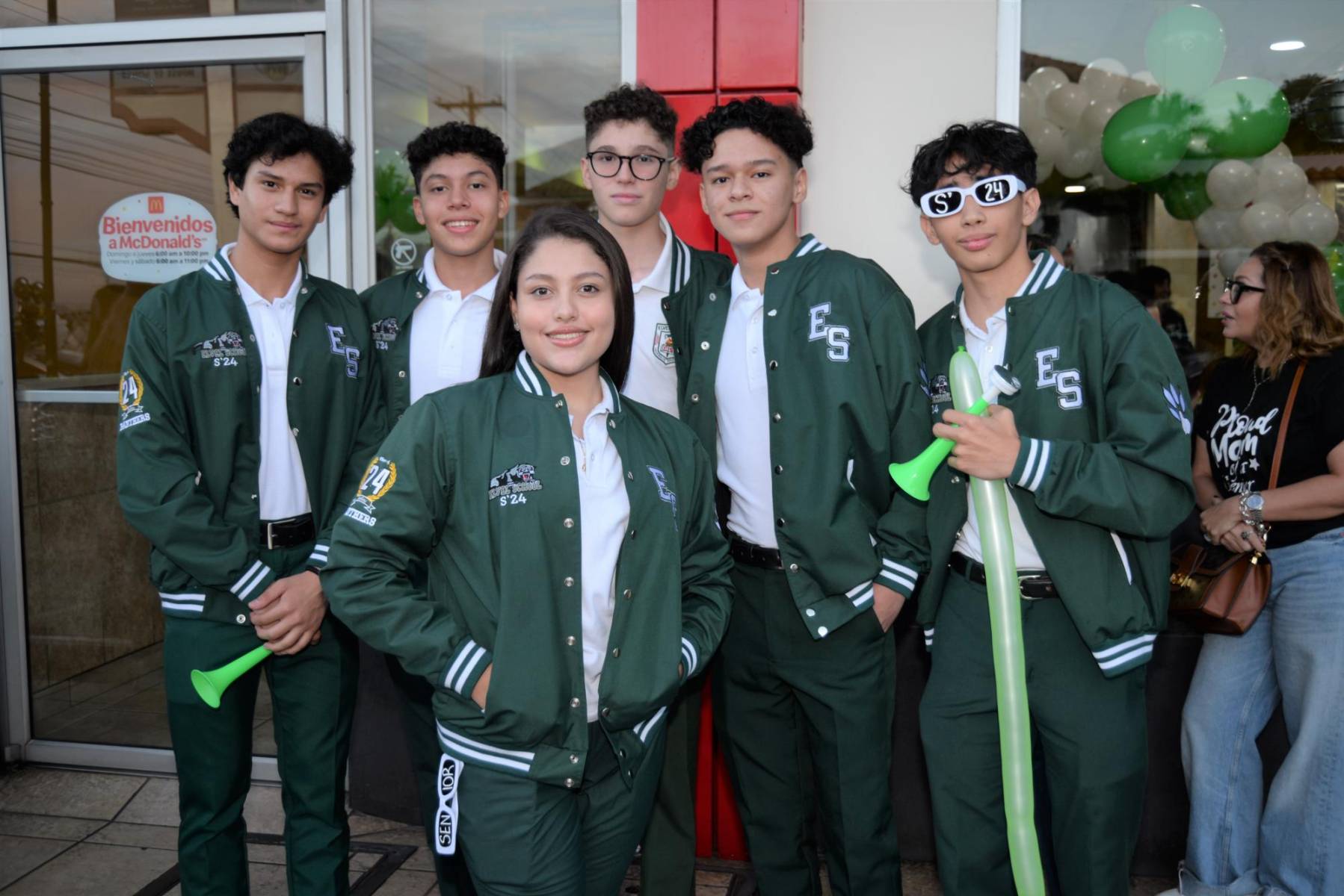 Diego Gonzáles, Daniel Bustillos, Jackie Cálix, Diego Bellino, Diego Izaguirre y Juan Castillo.