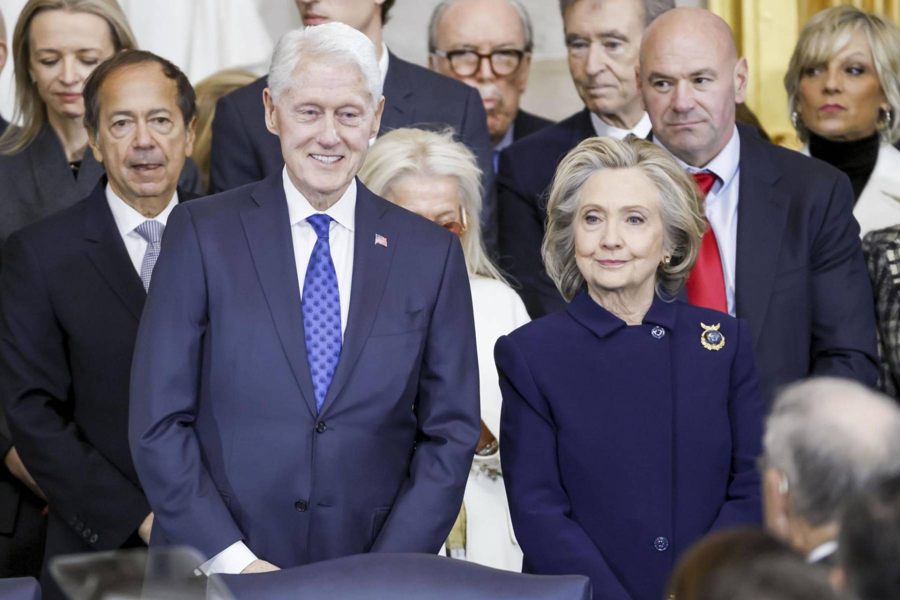El ex presidente Bill Clinton y su esposa Hillary Clinton EFE/EPA/SHAWN THEW / POOL 