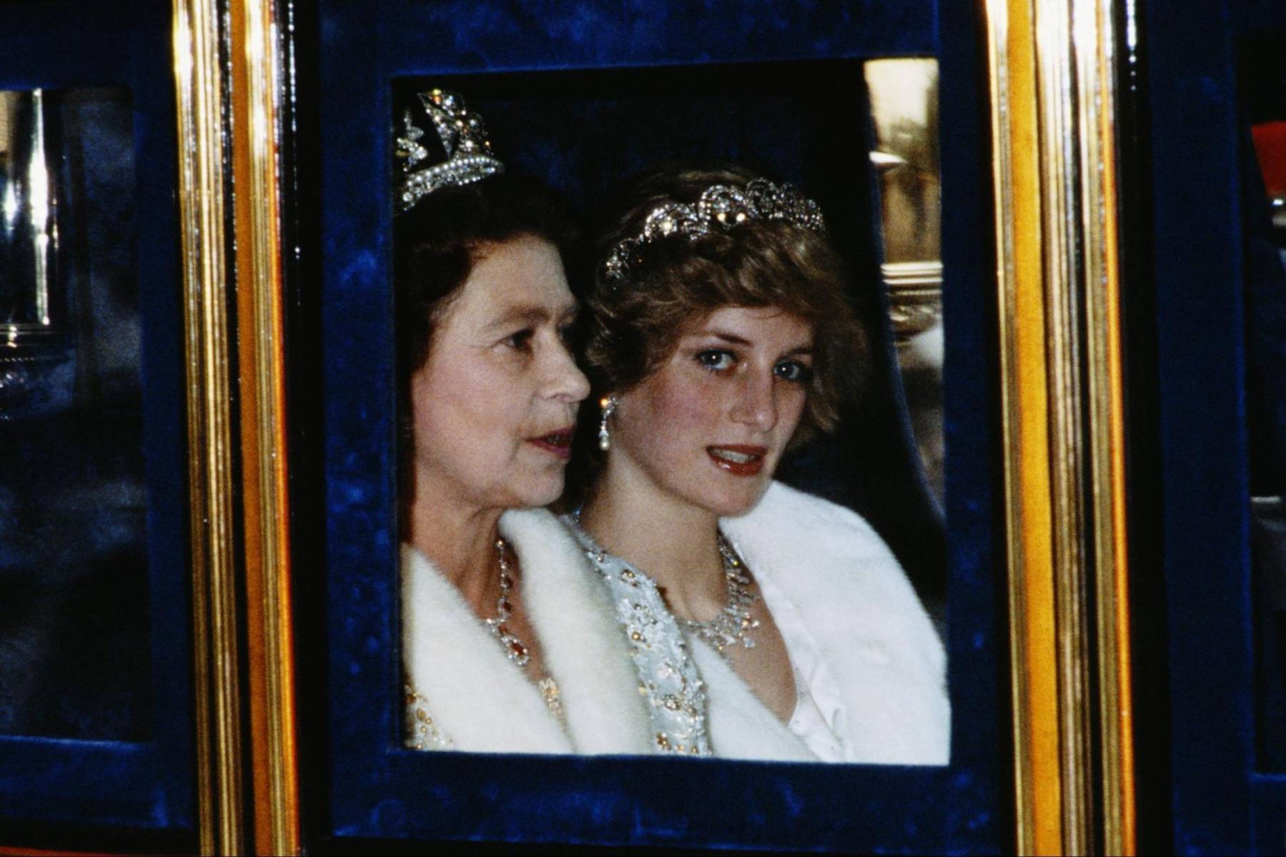 Un hecho que marcó el reinado de Isabel II fue la muerte de la princesa Diana de Gales. Pese a que ya no era parte de la familia real, sí era la figura más popular de la realeza. La reina fue criticada por no mostrar empatía hacia Lady Di, por lo que se ganó el rechazo de las personas.