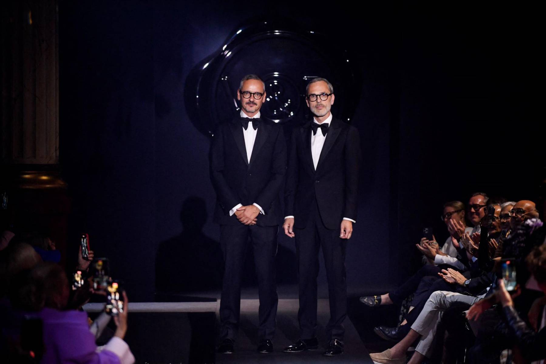 Viktor &amp; Rolf celebra sus 30 años en la pasarela de París Fashion Week