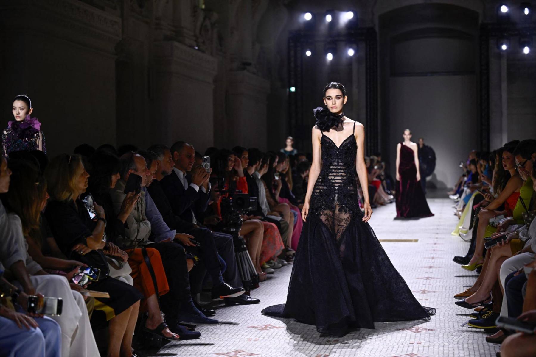 Elie Saab presenta su colección Alta Costura Otoño Invierno 2024/25