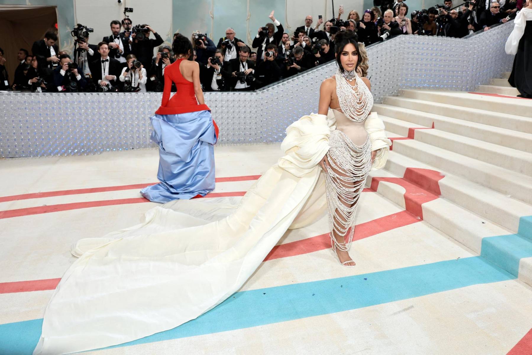  Kim Kardashian en un diseño de Schiaparelli
