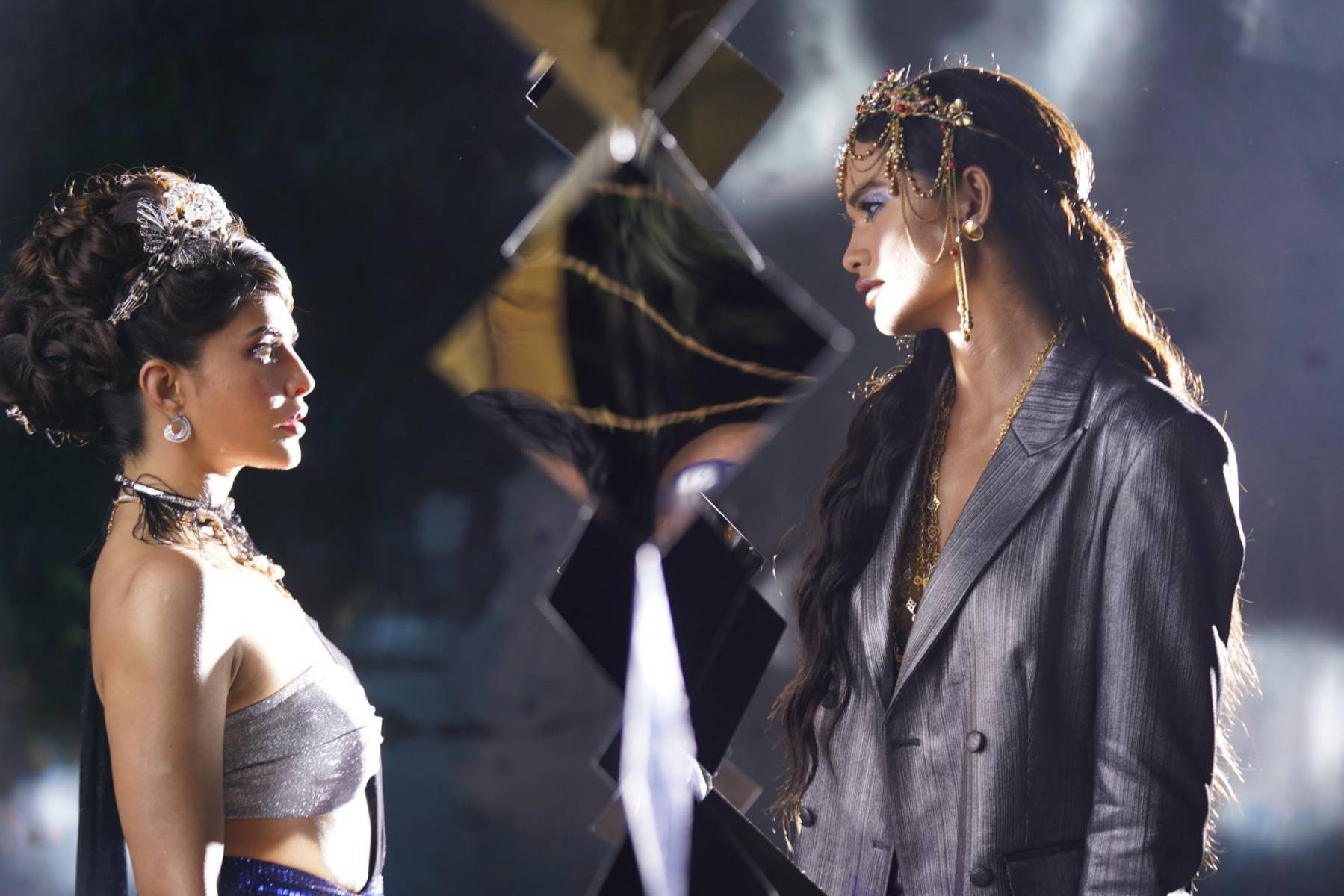 <b>Mejor canción original</b>“Applause” (Tell It like a Woman), “Hold My Hand” (Top Gun: Maverick), “Lift Me Up” (Black Panther: Wakanda Forever), “Naatu Naatu” (RRR) y “This Is A Life” (Everything Everywhere All at Once).