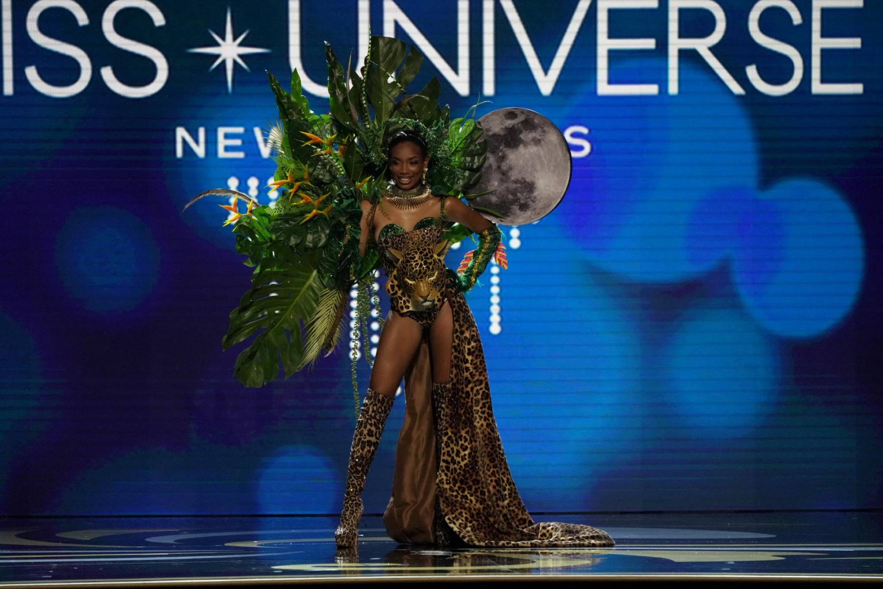 Miss Belice, Ashley Lightburn