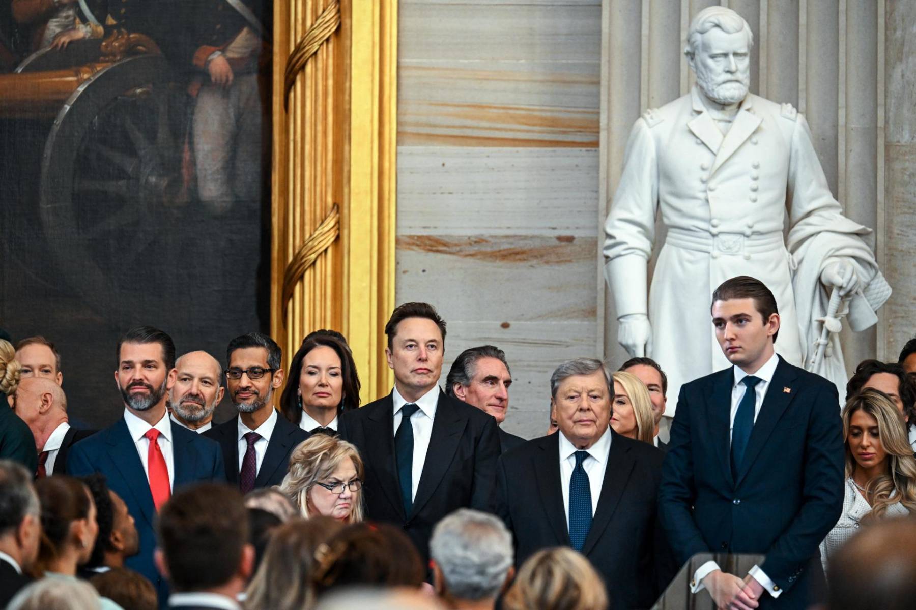 Los millonarios de Silicon Valley y Barron Trump roban cámara en la investidura de Trump