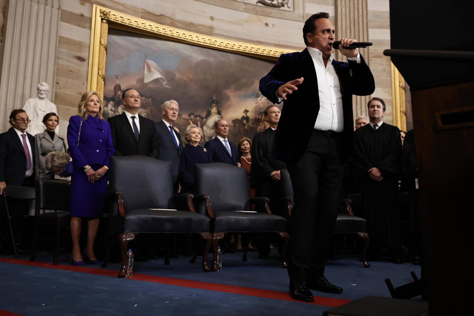 El cantante de ópera Christopher Macchio fue elegido por el presidente Trump para interpretar el himno nacional durante su juramentación