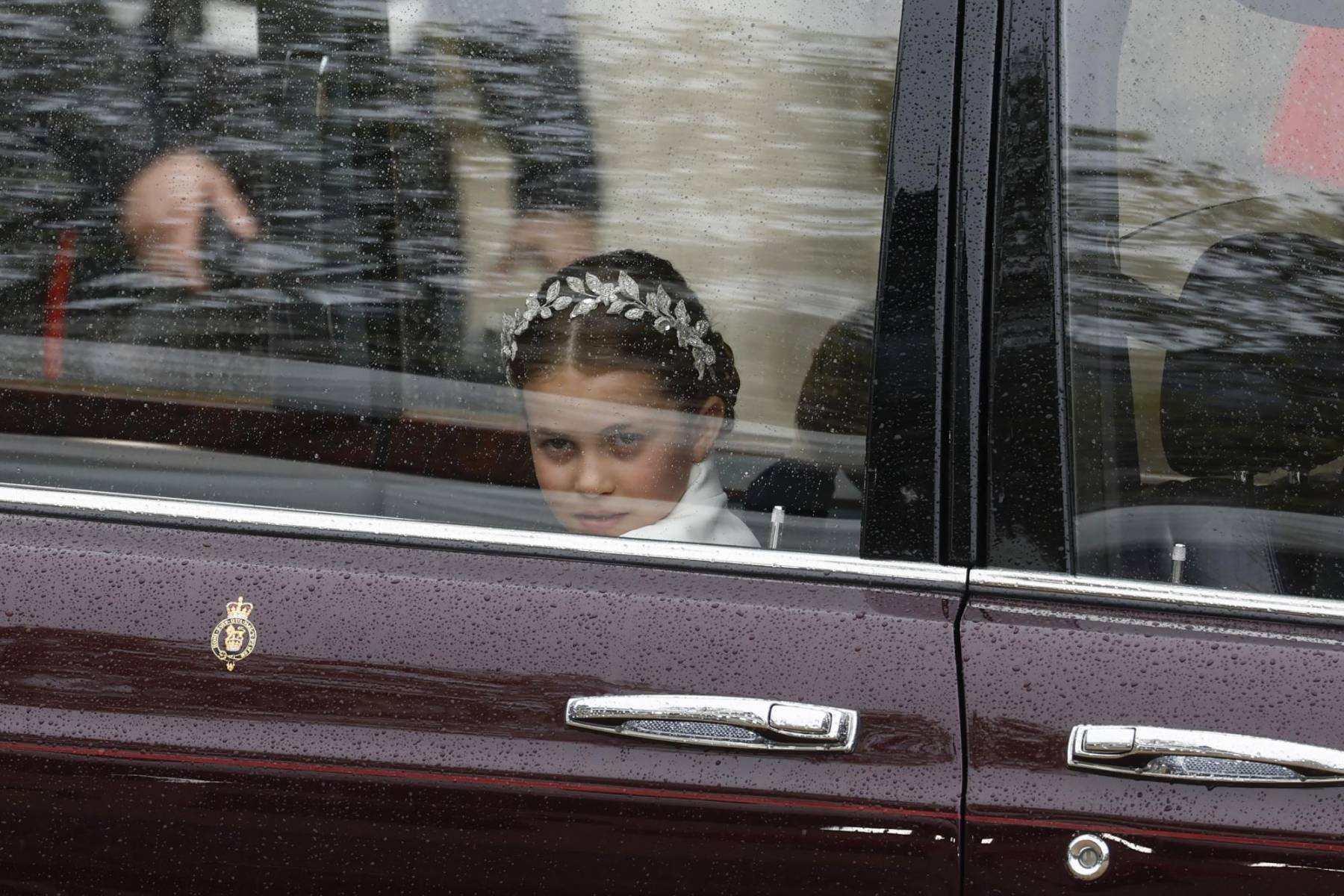 La princesa Charlotte llegando en auto a la Abadía de Westminster.