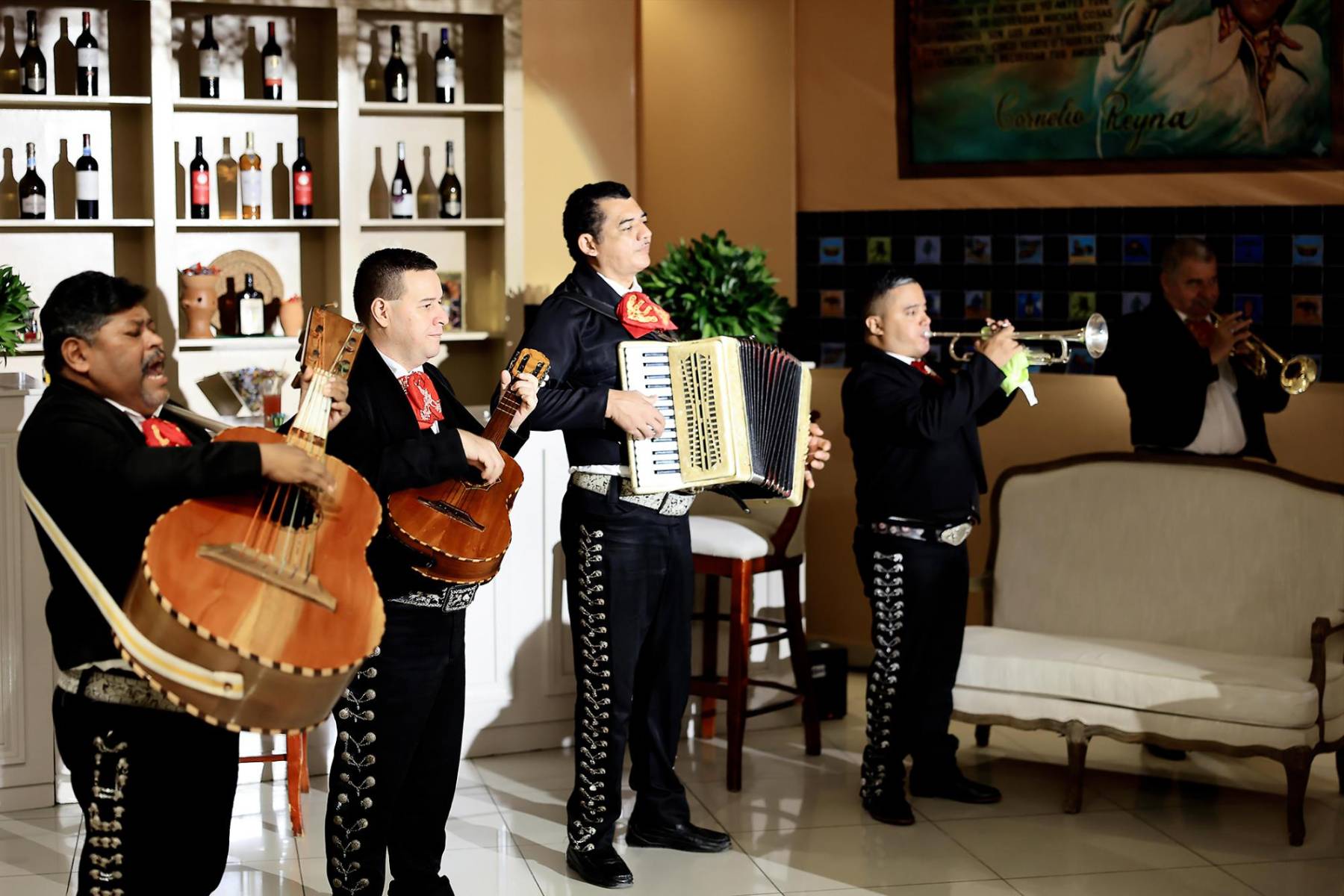 Otoniel y su mariachi.