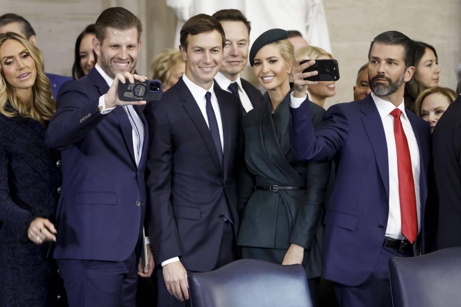 Laura y Eric Trump, Elon Musk, Ivanka y Donald Trump jr