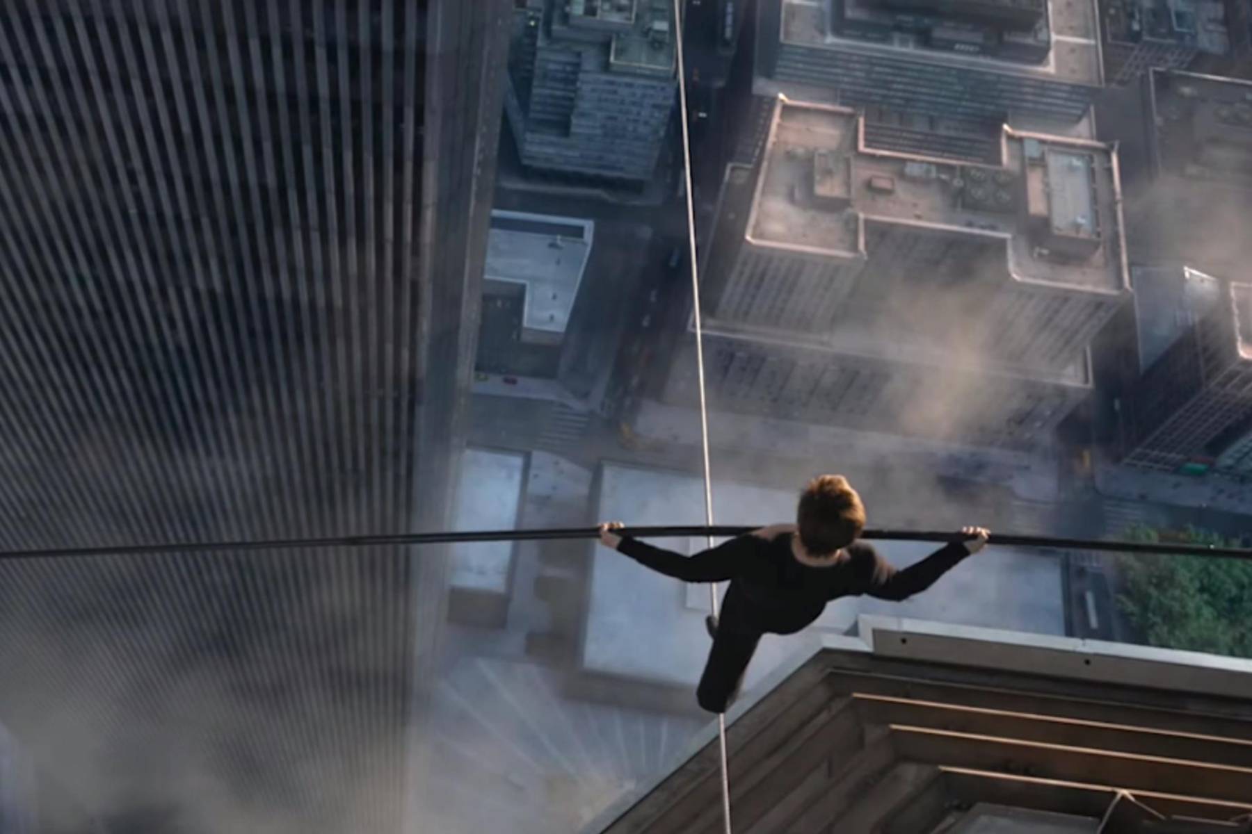 <b>The Walk</b> Basada en hechos reales, esta película dirigida por Robert Zemeckis cuenta la historia del hombre que caminó sobre un cable entre las Torres Gemelas en 1974. 