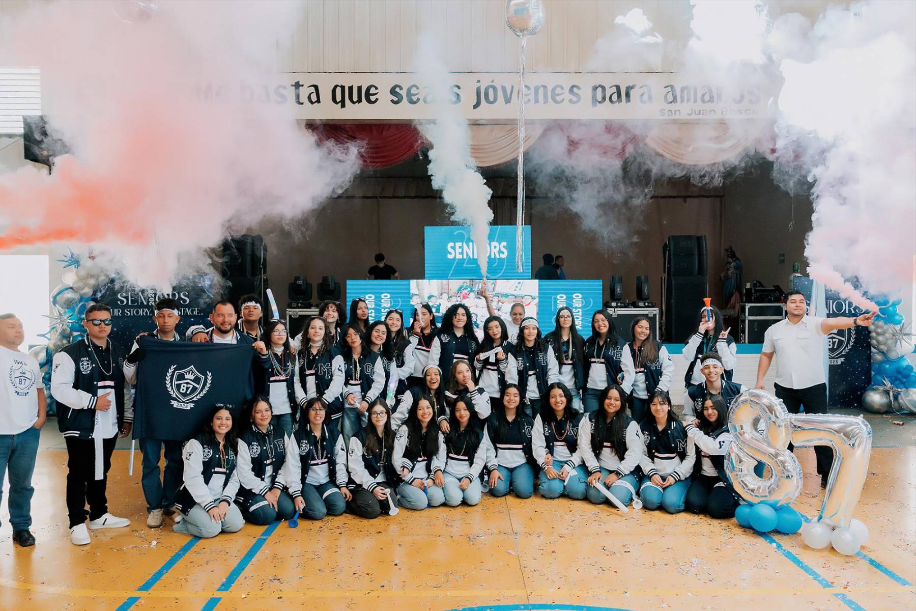Senior entrance de la clase 2026 del Instituto María Auxiliadora