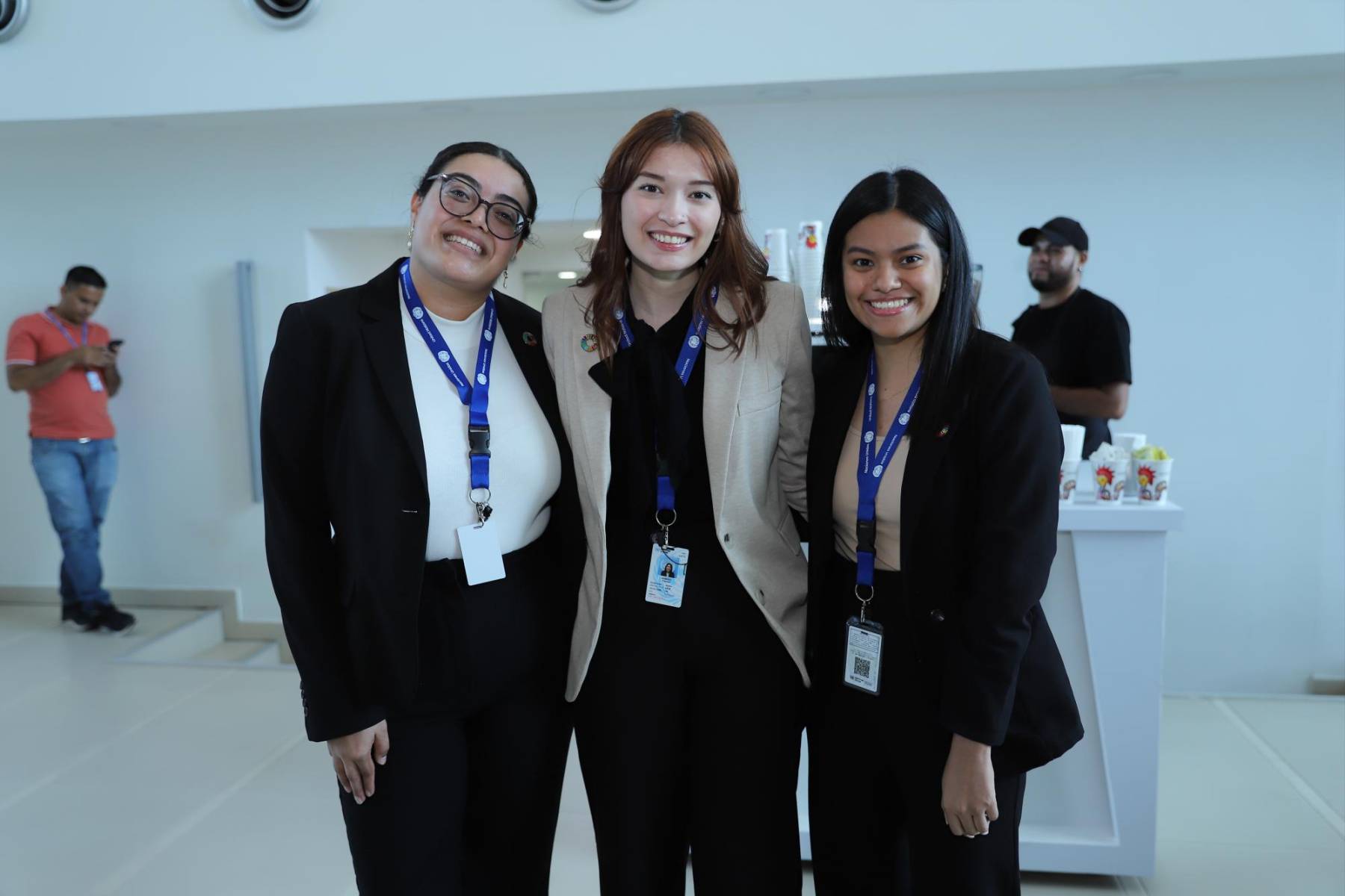 Ángela Aguirre, Fabiana Romero y Andrea Aguilar.