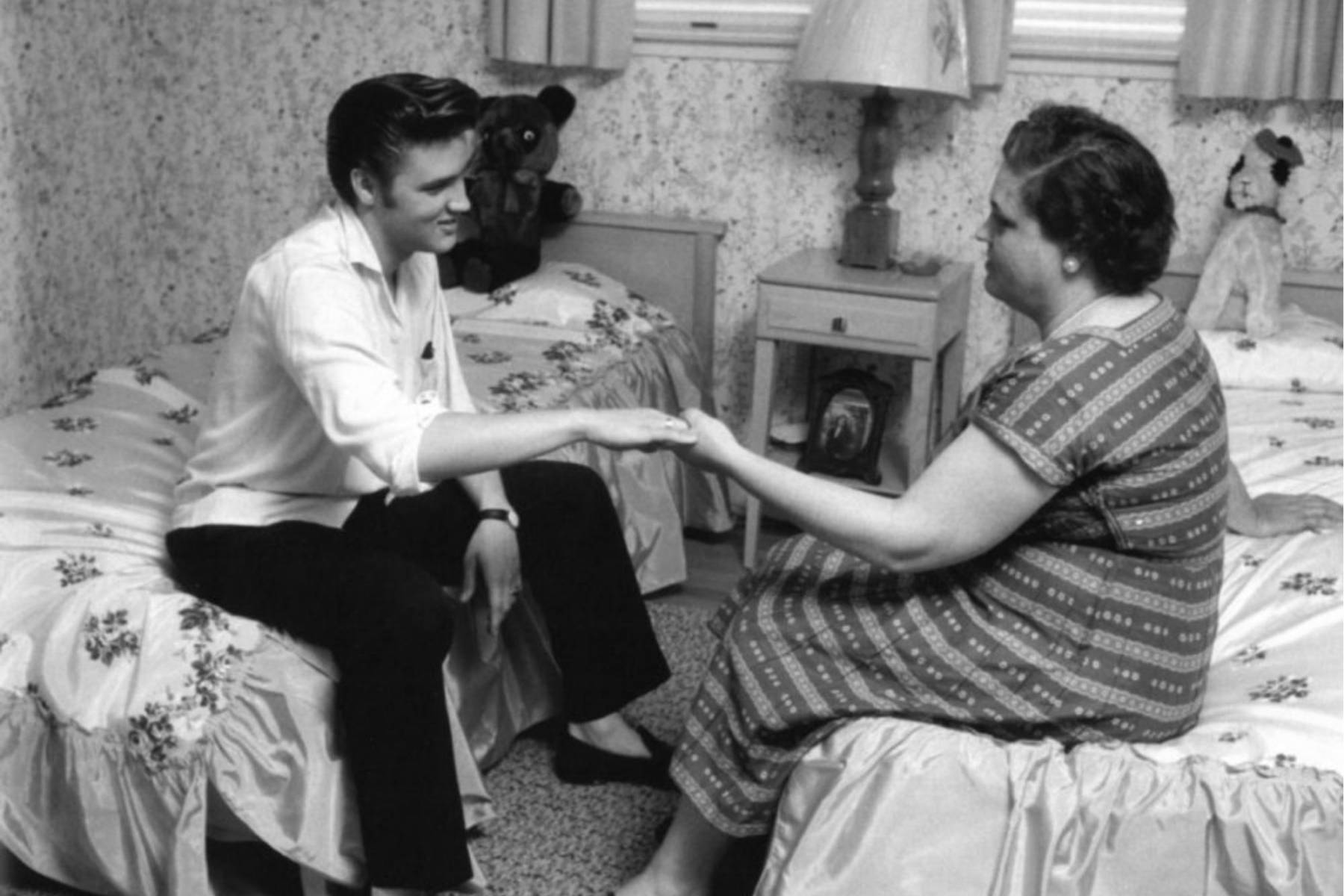 7. Grabó su primer disco, <i>My Happiness</i>, en 1953 como regalo para su madre.