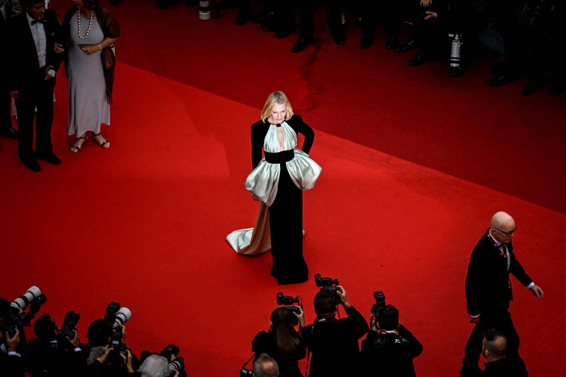 Cate Blanchett desfiló por la red carpet con un diseño custom made by Louis Vuitton
