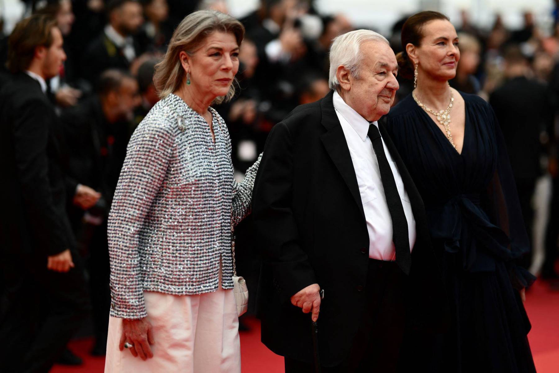 La princesa Carolina de Mónaco con el productor francés Paul Rassam y la actriz Carole Bouquet